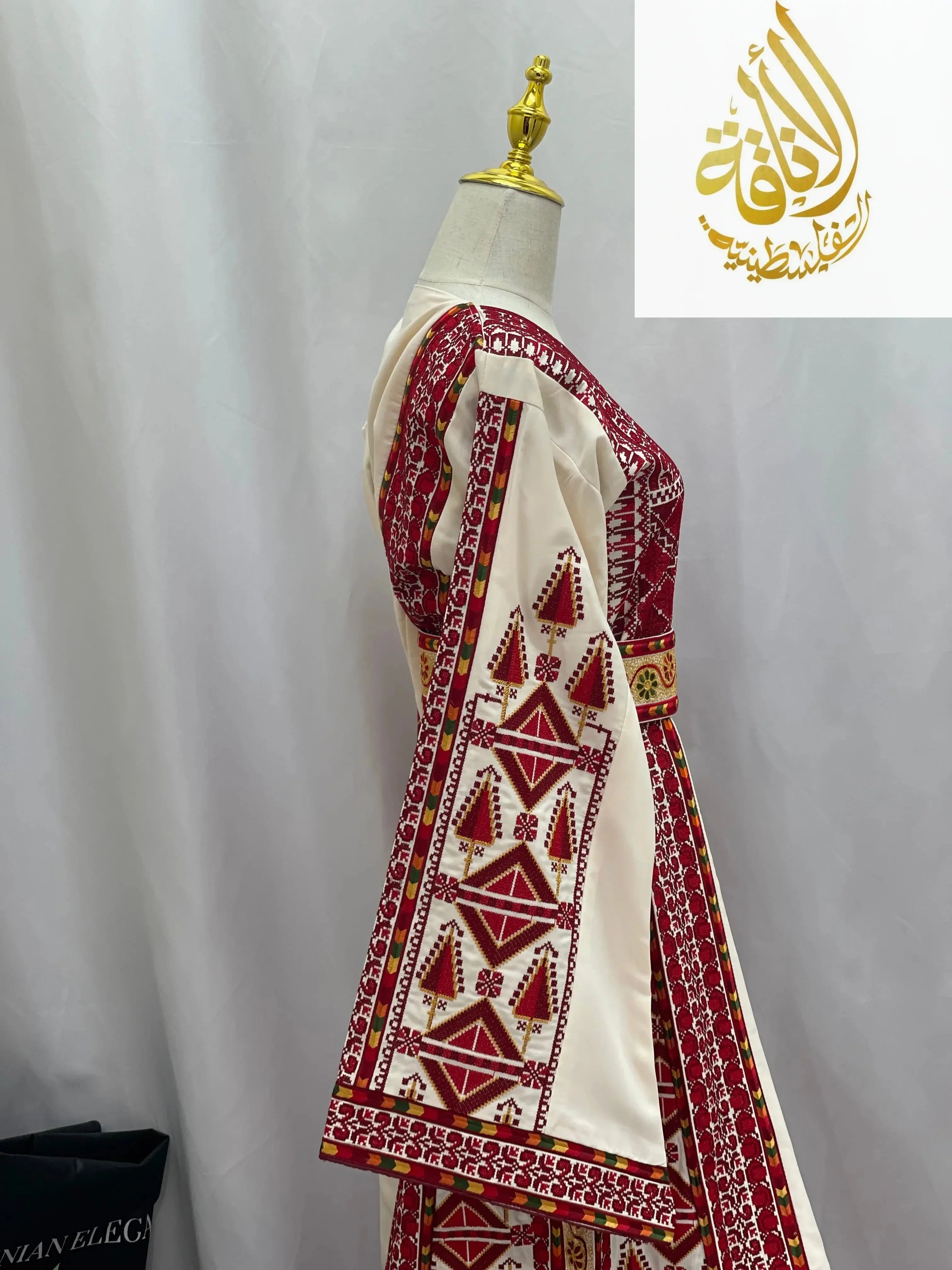 Thoub Alsafa Embroidered: Timeless Elegance & Intricate Craftsmanship Palestinian Elegance