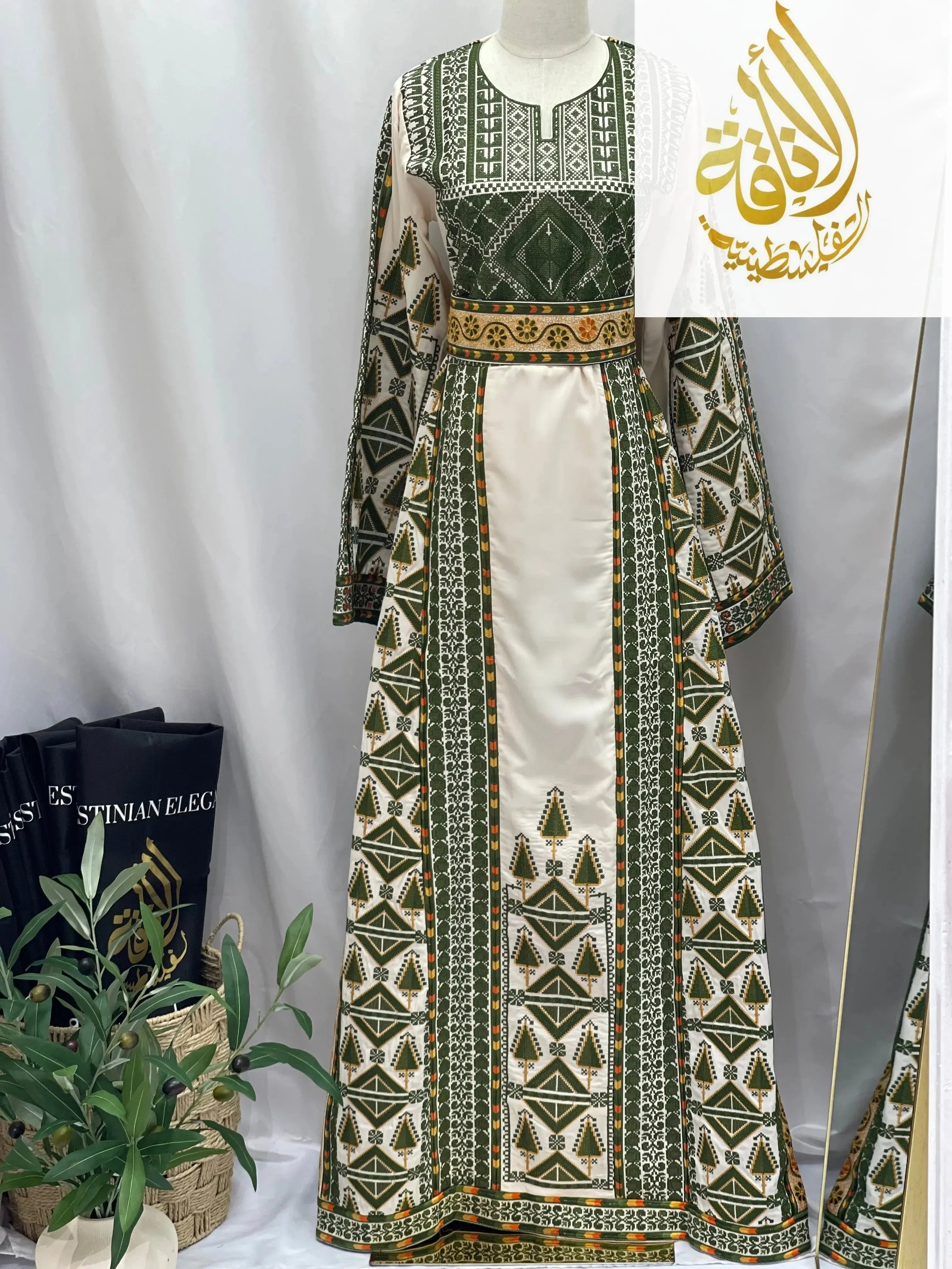 Thoub Alsafa Embroidered: Timeless Elegance & Intricate Craftsmanship Palestinian Elegance