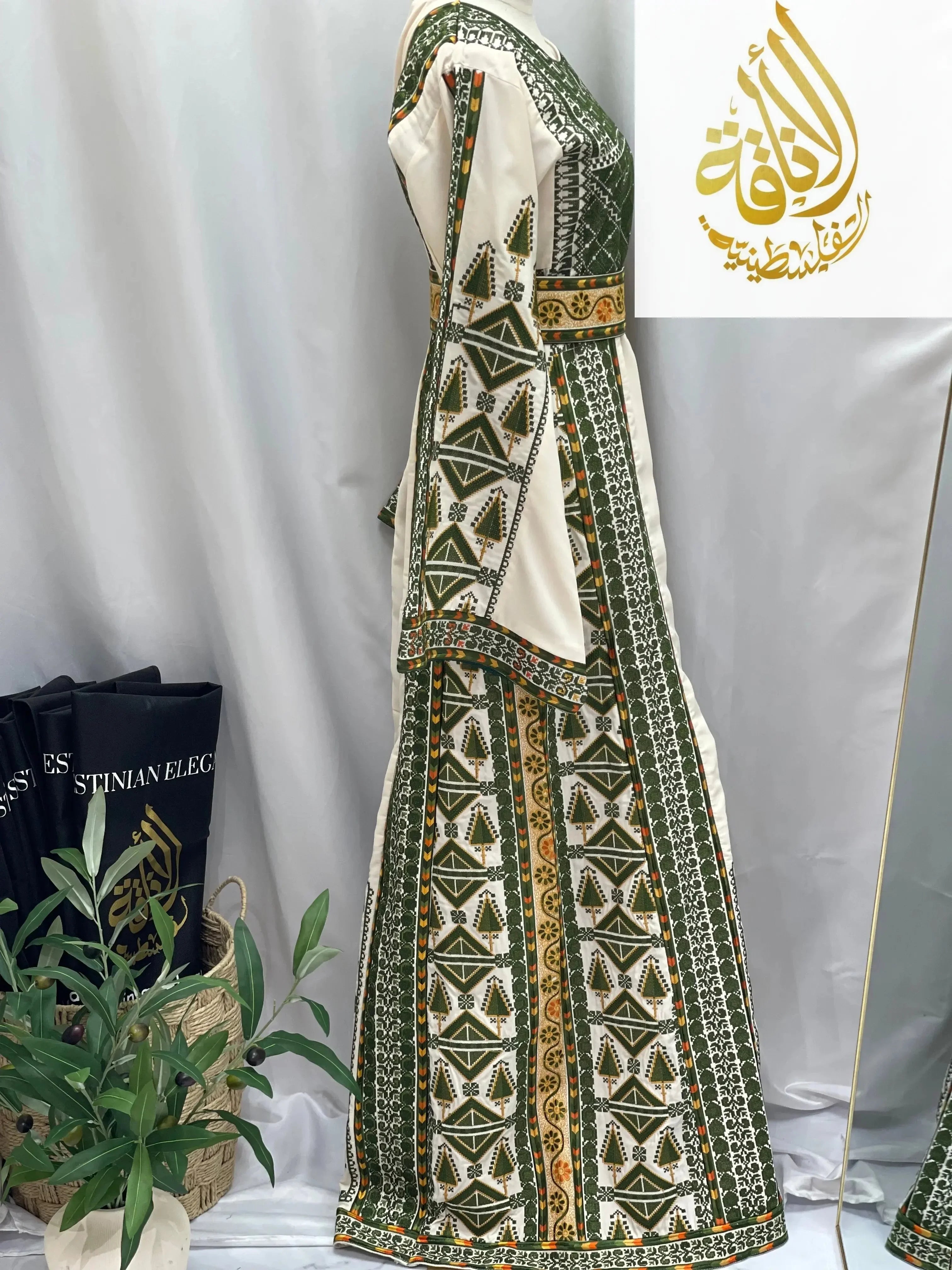 Thoub Alsafa Embroidered: Timeless Elegance & Intricate Craftsmanship Palestinian Elegance