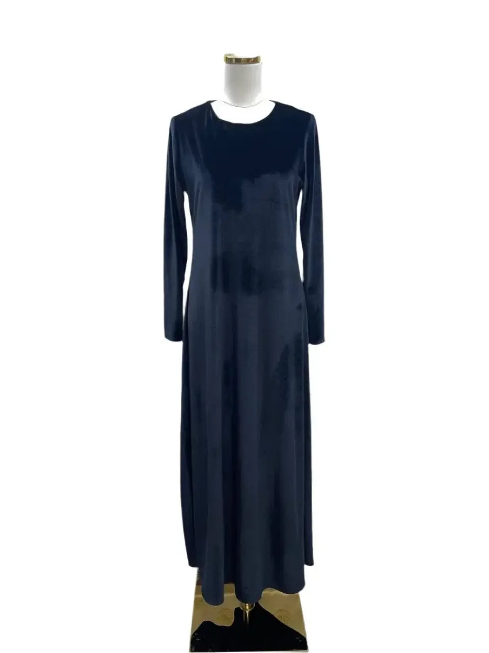 Palestinian Elegance black velvet maxi dress for women with long sleeves and a round neckline