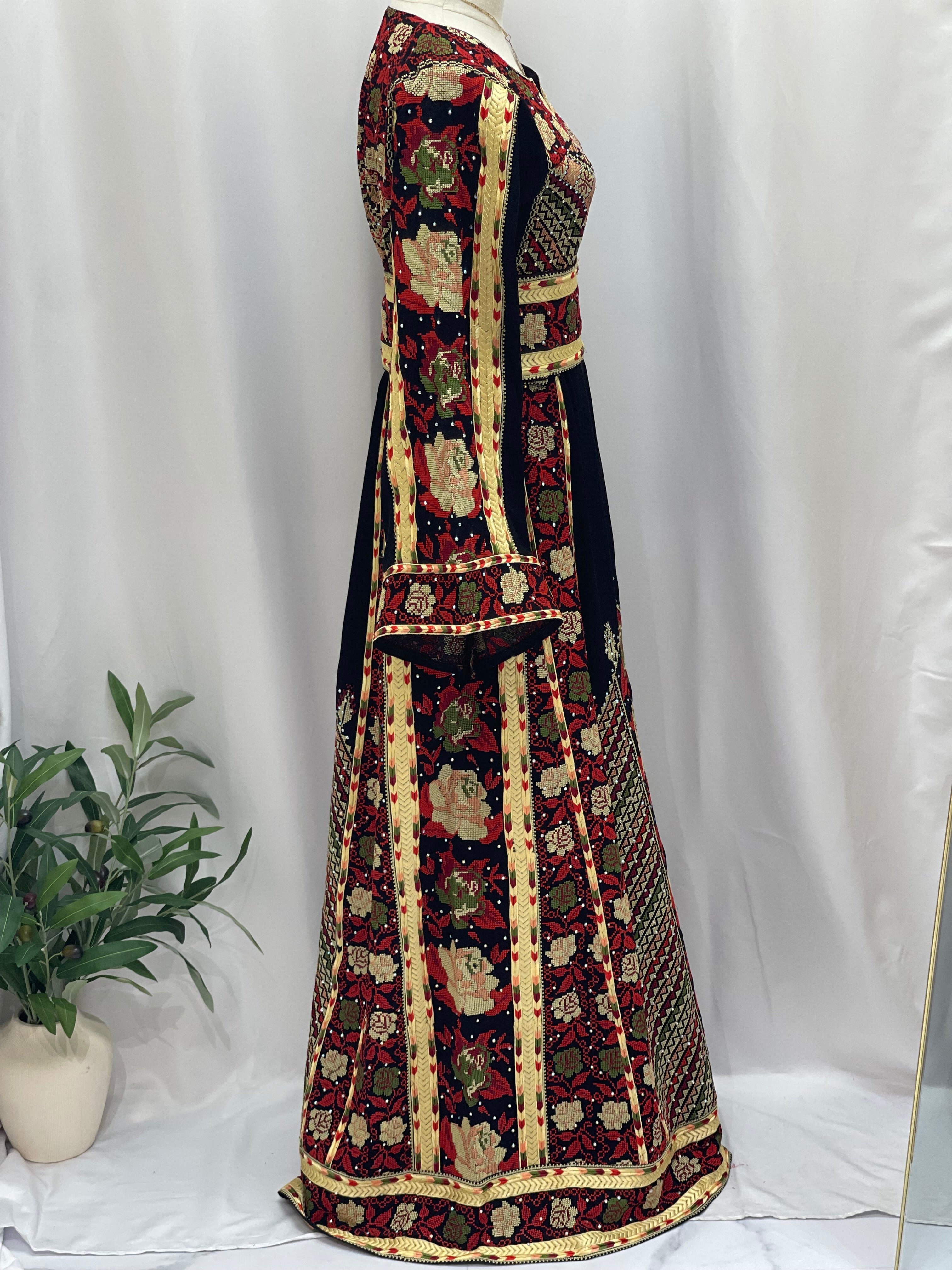 Embroidered Flowers Thoub: A Bloom of Elegance Palestinian Elegance
