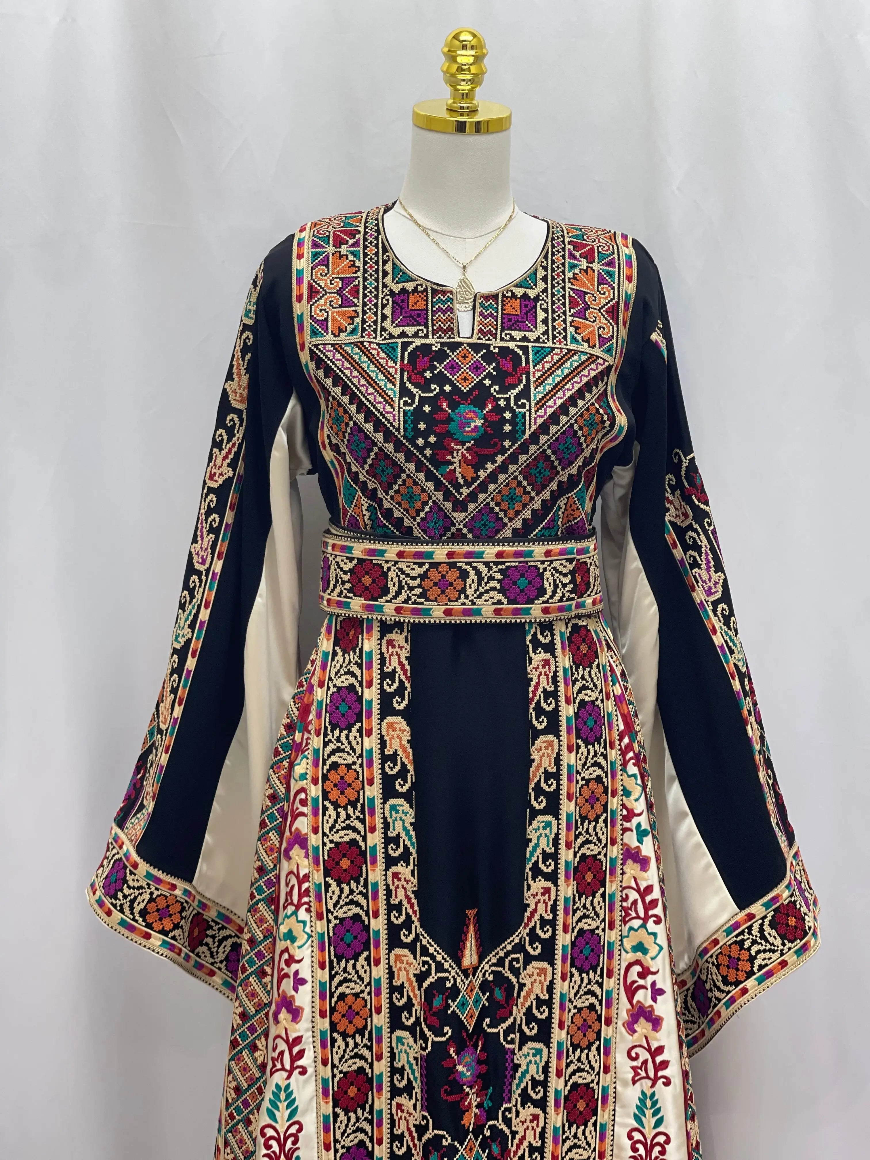 Timeless Elegance: New Black High Quality Embroidered Thoub Palestinian Elegance