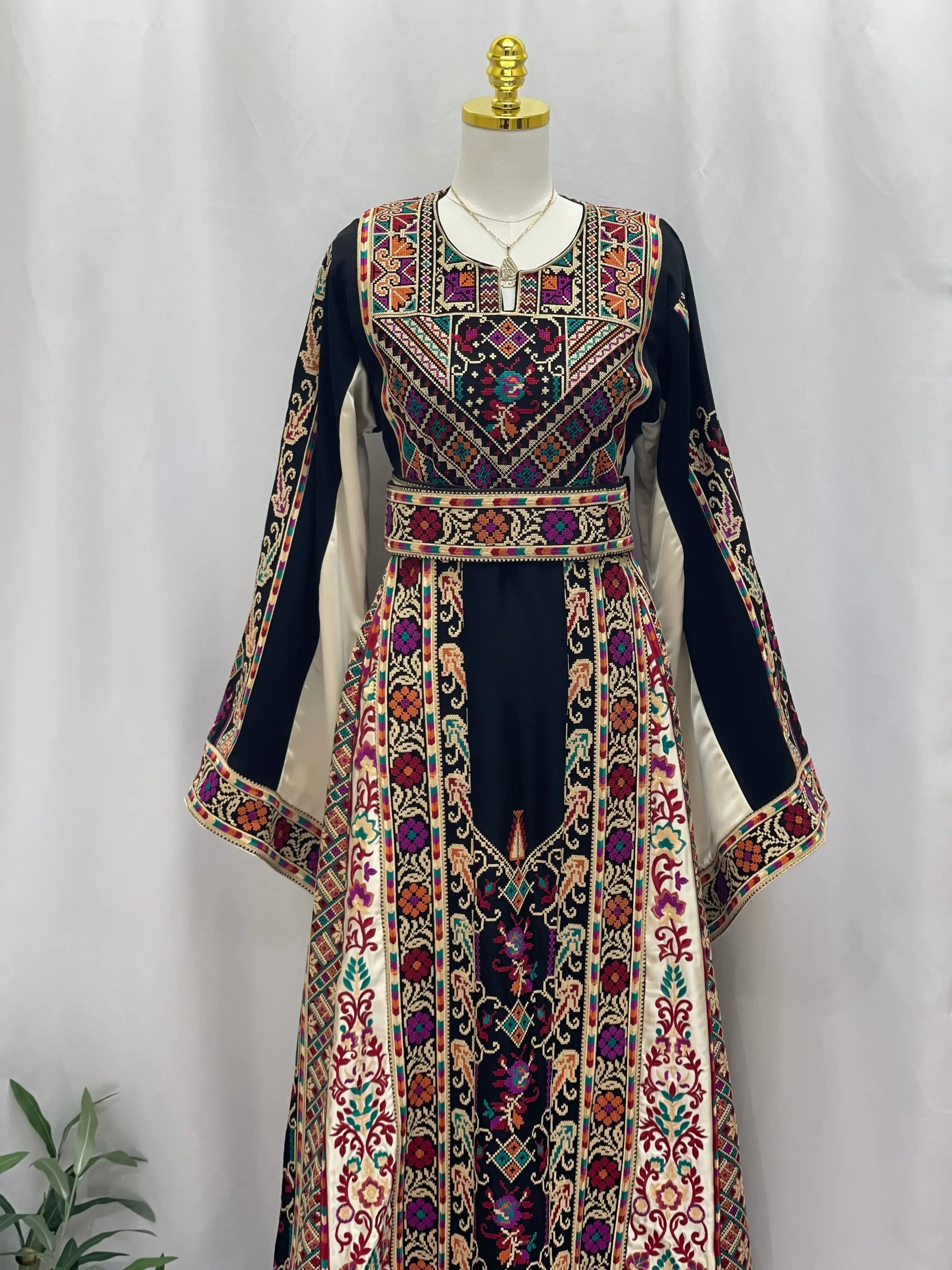 Timeless Elegance: New Black High Quality Embroidered Thoub Palestinian Elegance