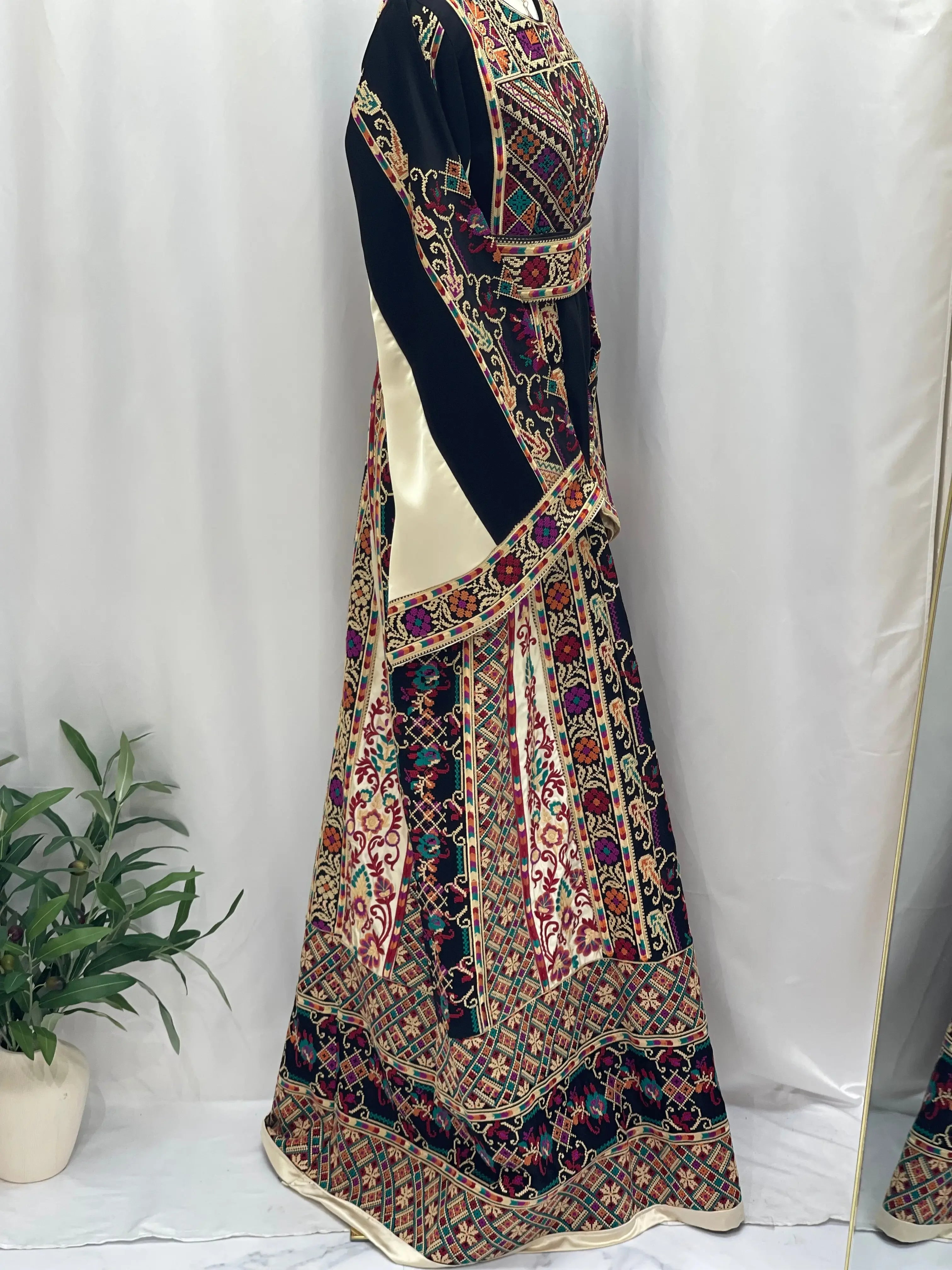 Timeless Elegance: New Black High Quality Embroidered Thoub Palestinian Elegance