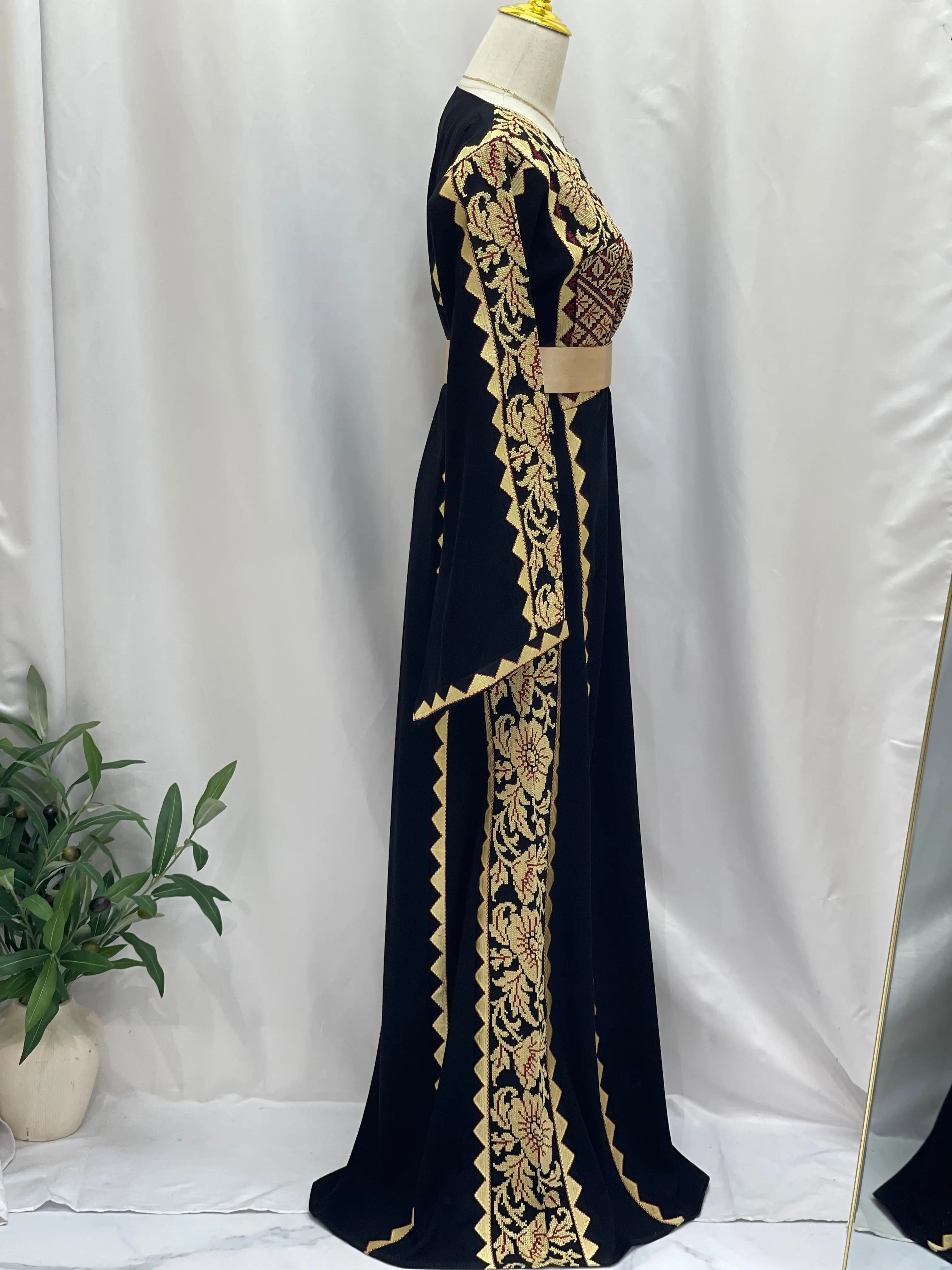 Modern Style Embroidered Thoub Palestinian Elegance