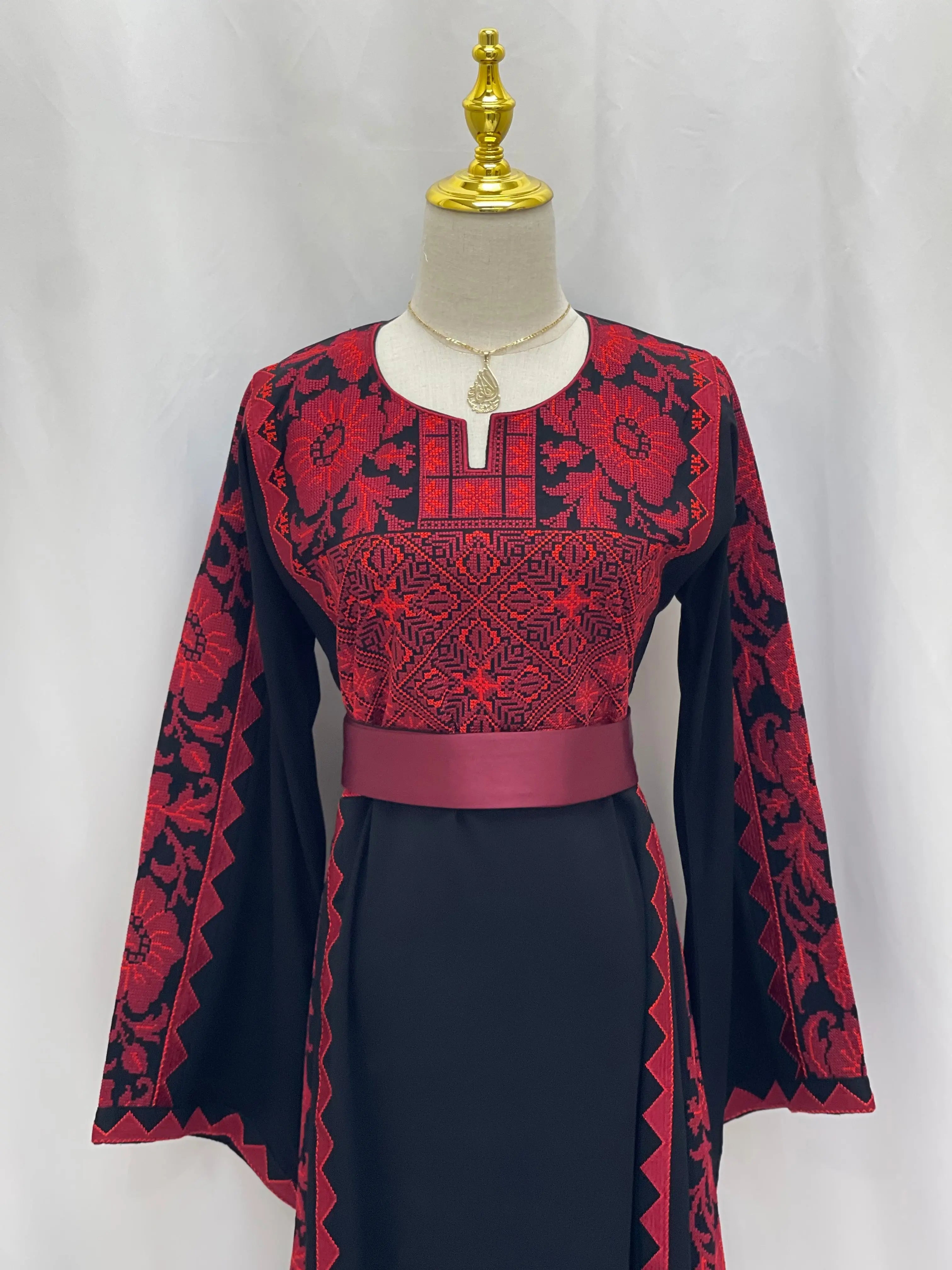 Modern Style Embroidered Thoub Palestinian Elegance