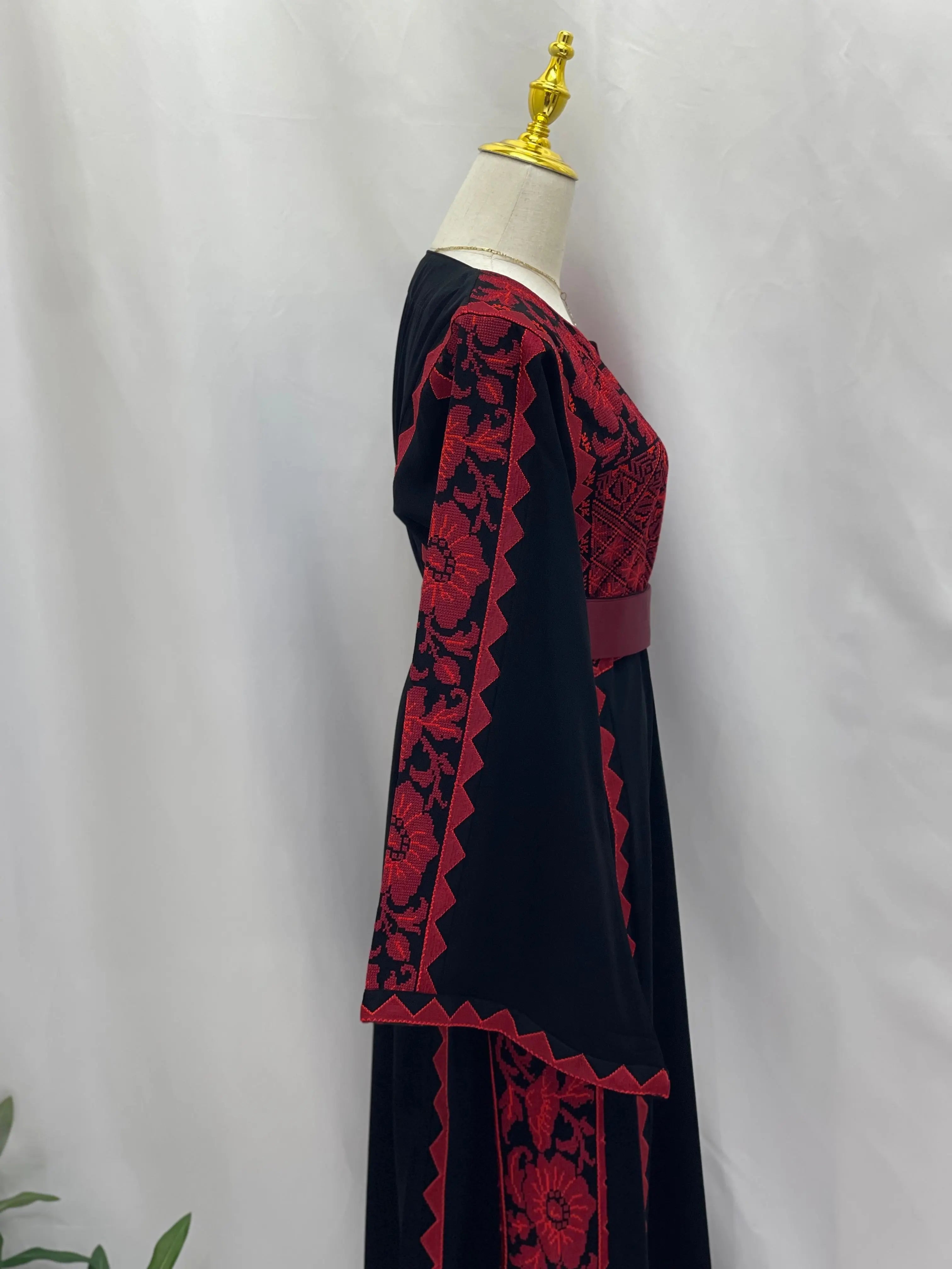 Modern Style Embroidered Thoub Palestinian Elegance