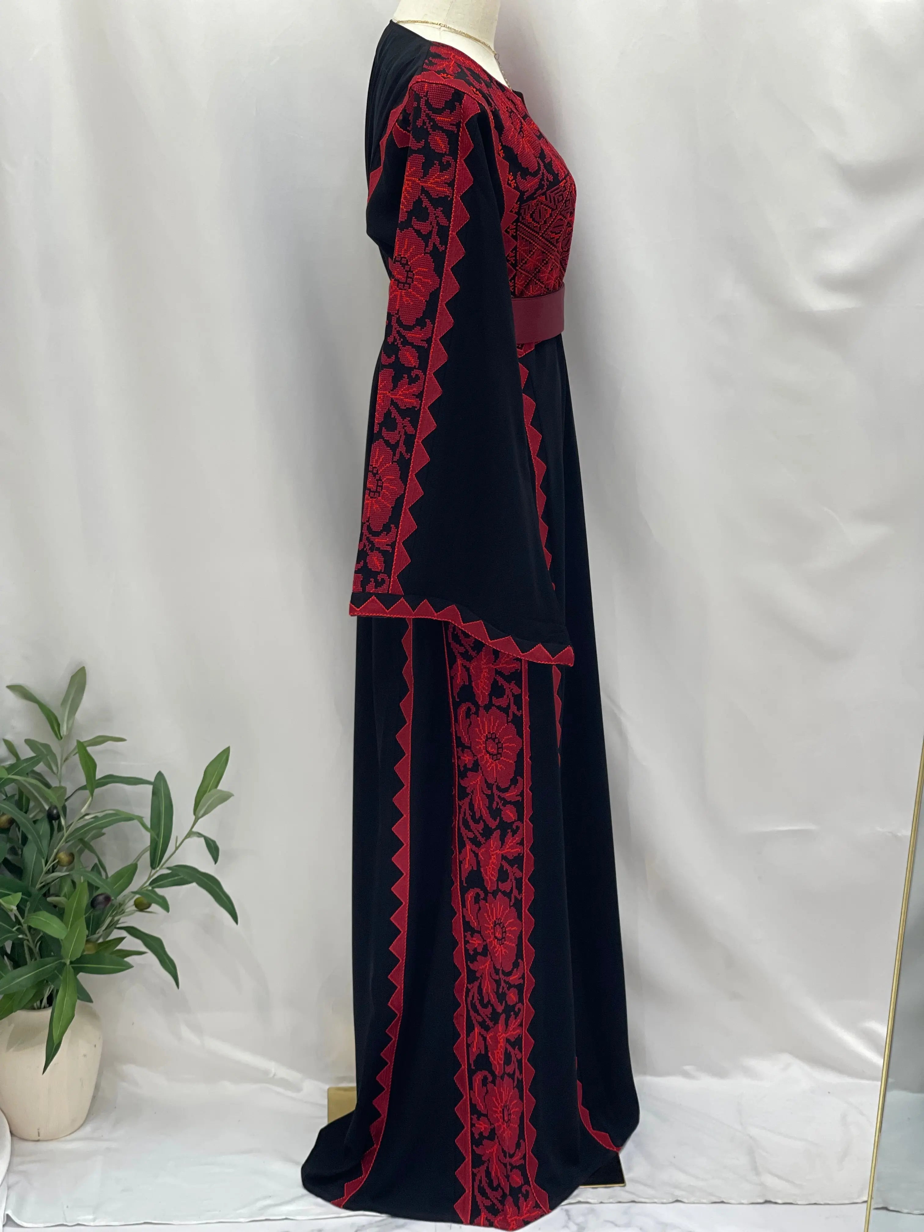 Modern Style Embroidered Thoub Palestinian Elegance
