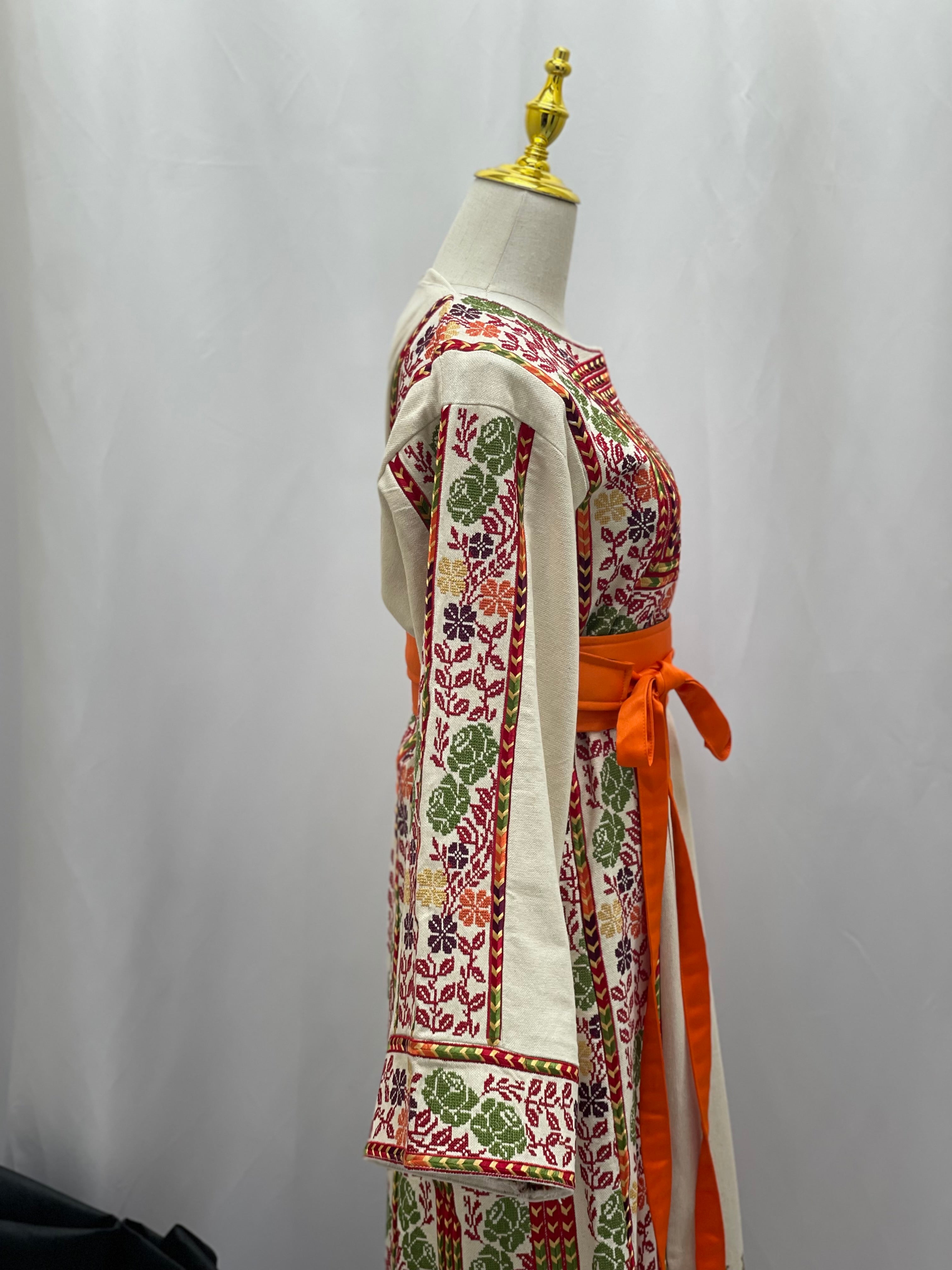 Elegant Flowers Atameen Thob with Matching Belt Palestinian Elegance