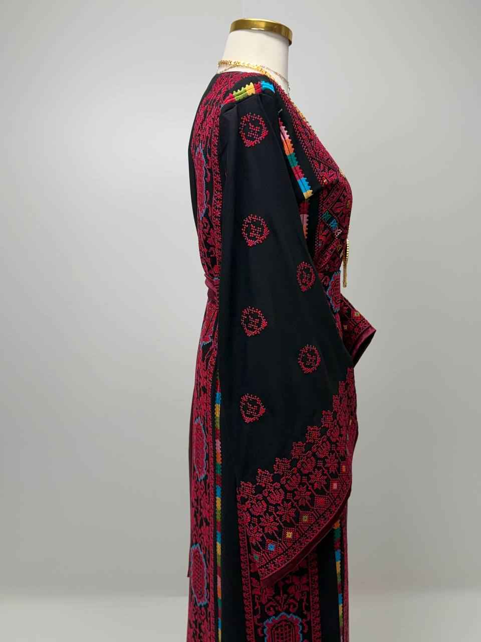 Thobe Aroq Al-Onsa Heritage Dress