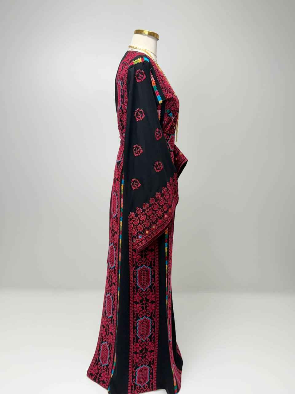 Thobe Aroq Al-Onsa Heritage Dress