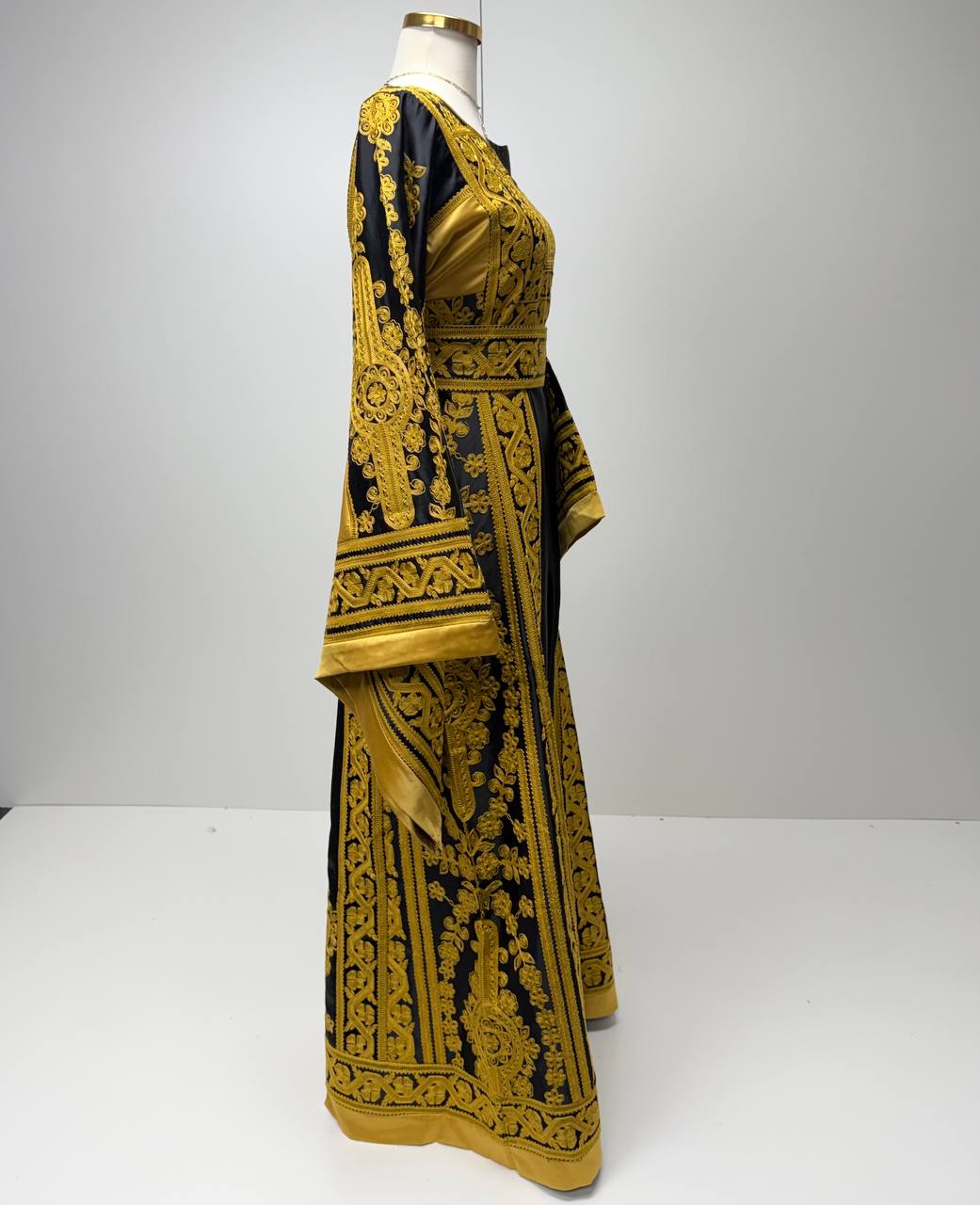 Thobe Sultanah Al-Ghabani