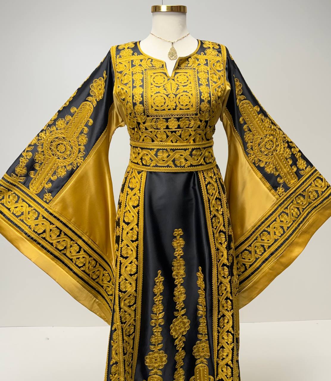 Thobe Sultanah Al-Ghabani