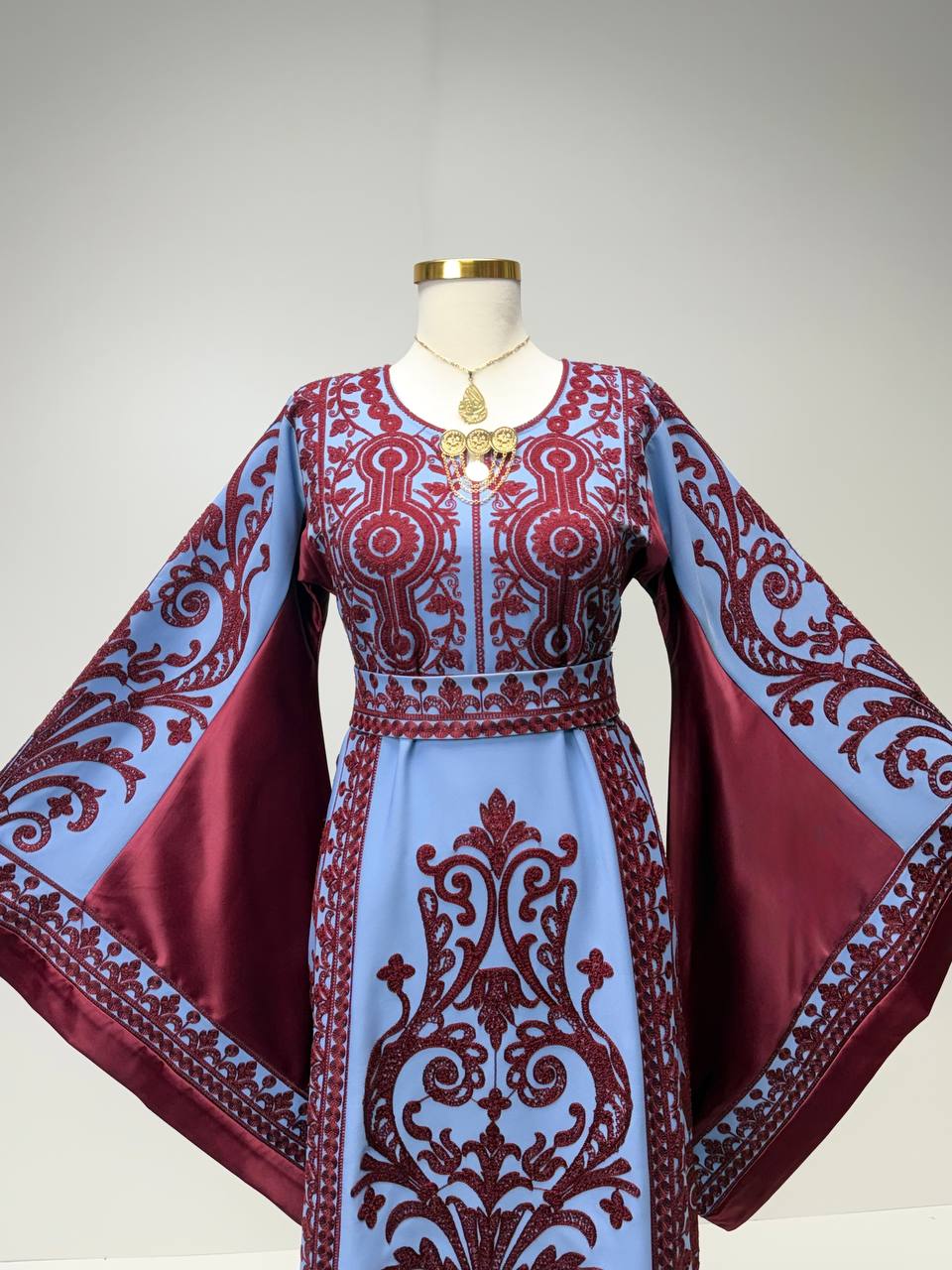 Thobe Raneem Al-Zamrud