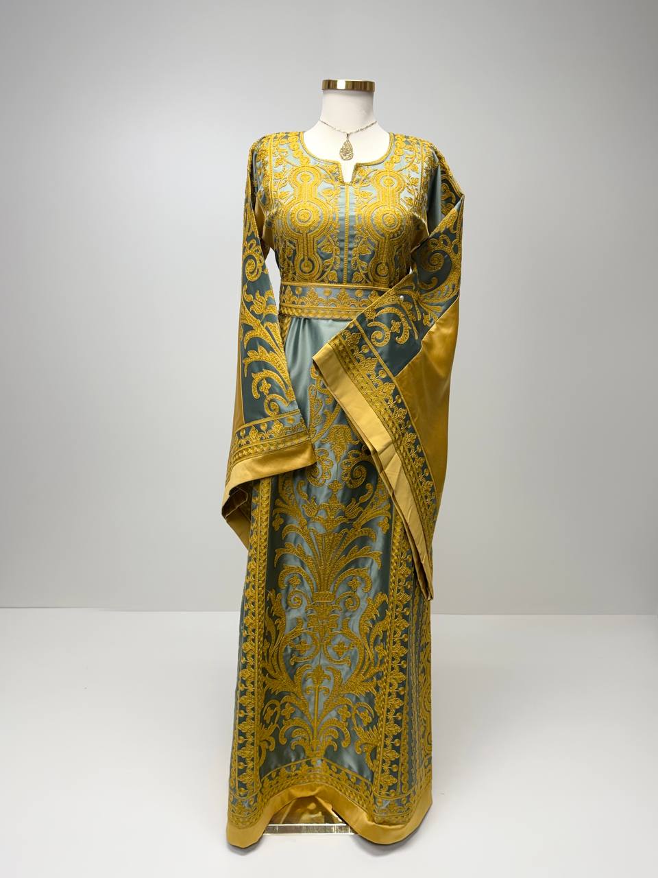 Thobe Zamrud Al-Sultan