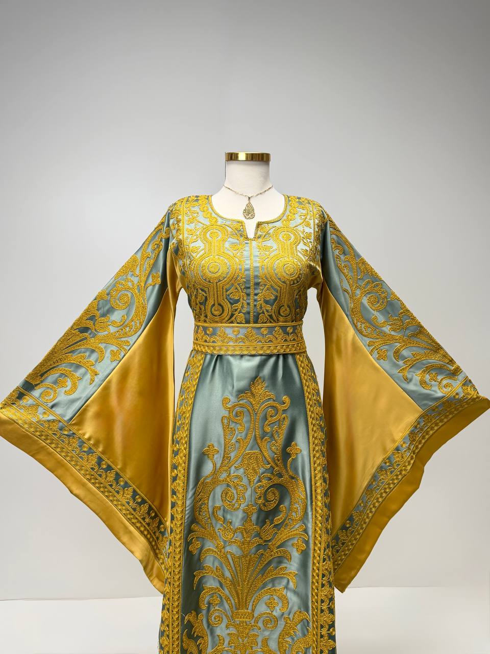 Thobe Zamrud Al-Sultan