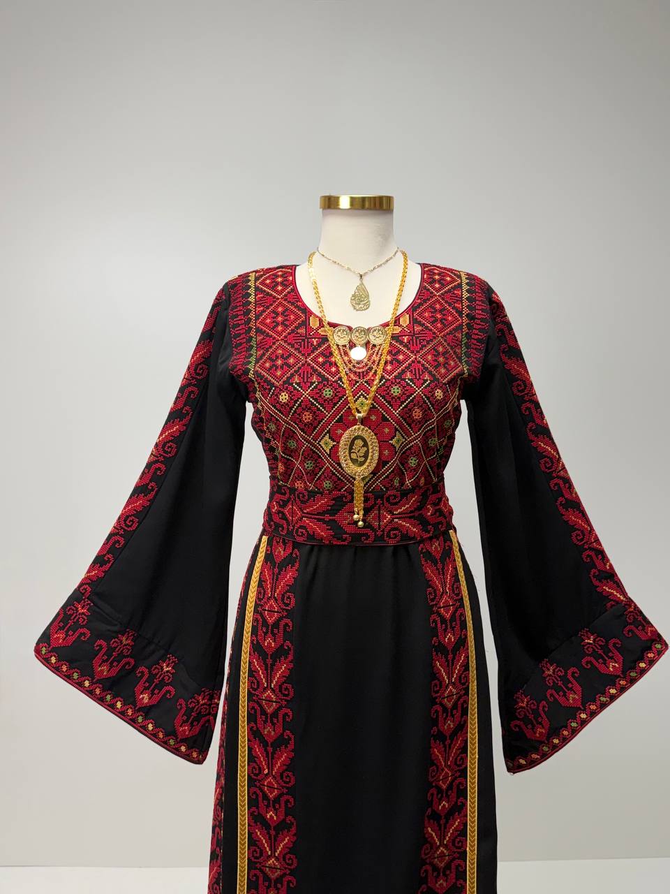 Thobe Layali Al-Quds - Palestinian Elegance