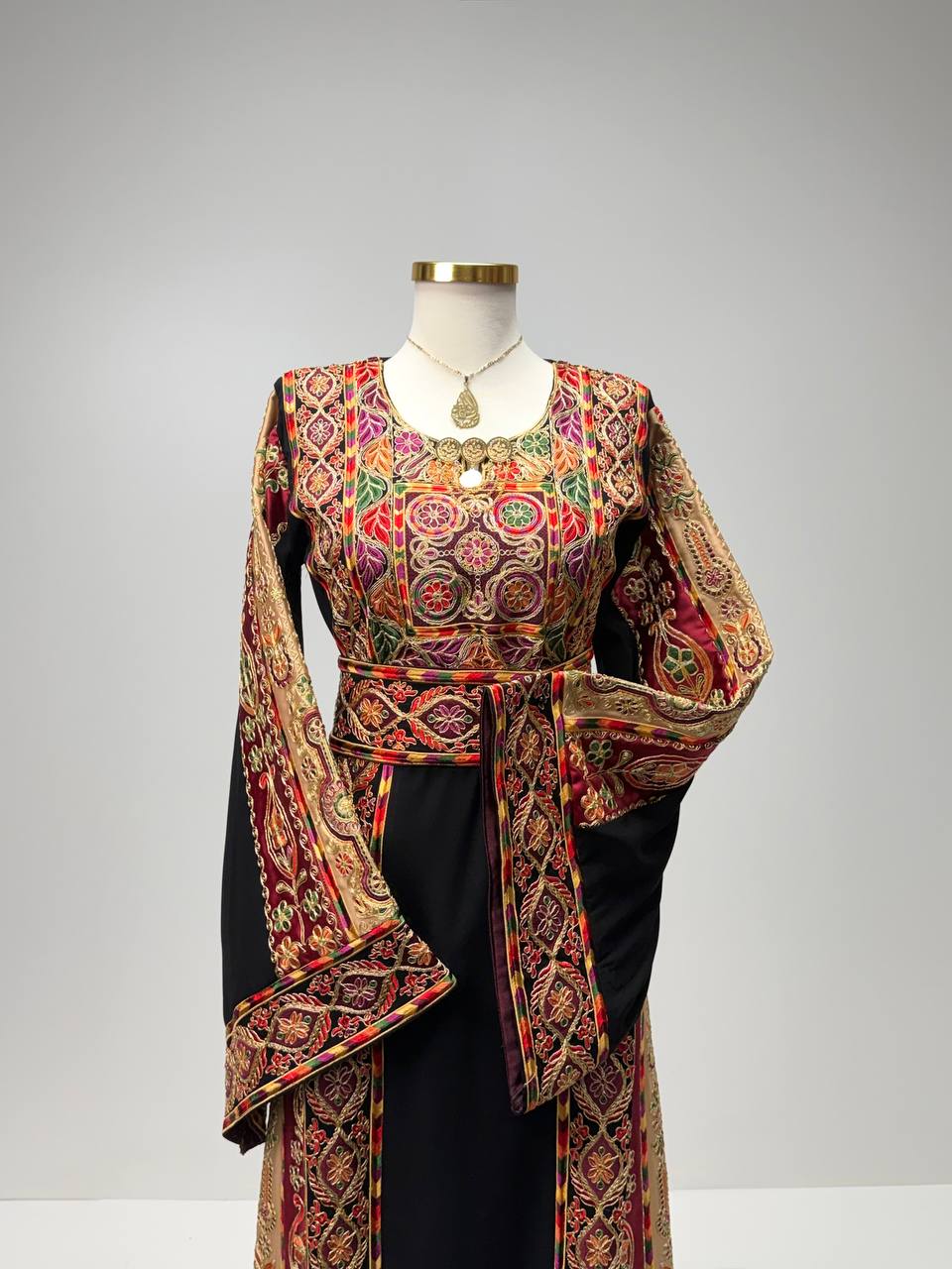 Karmel Queen Embroidered Thobe