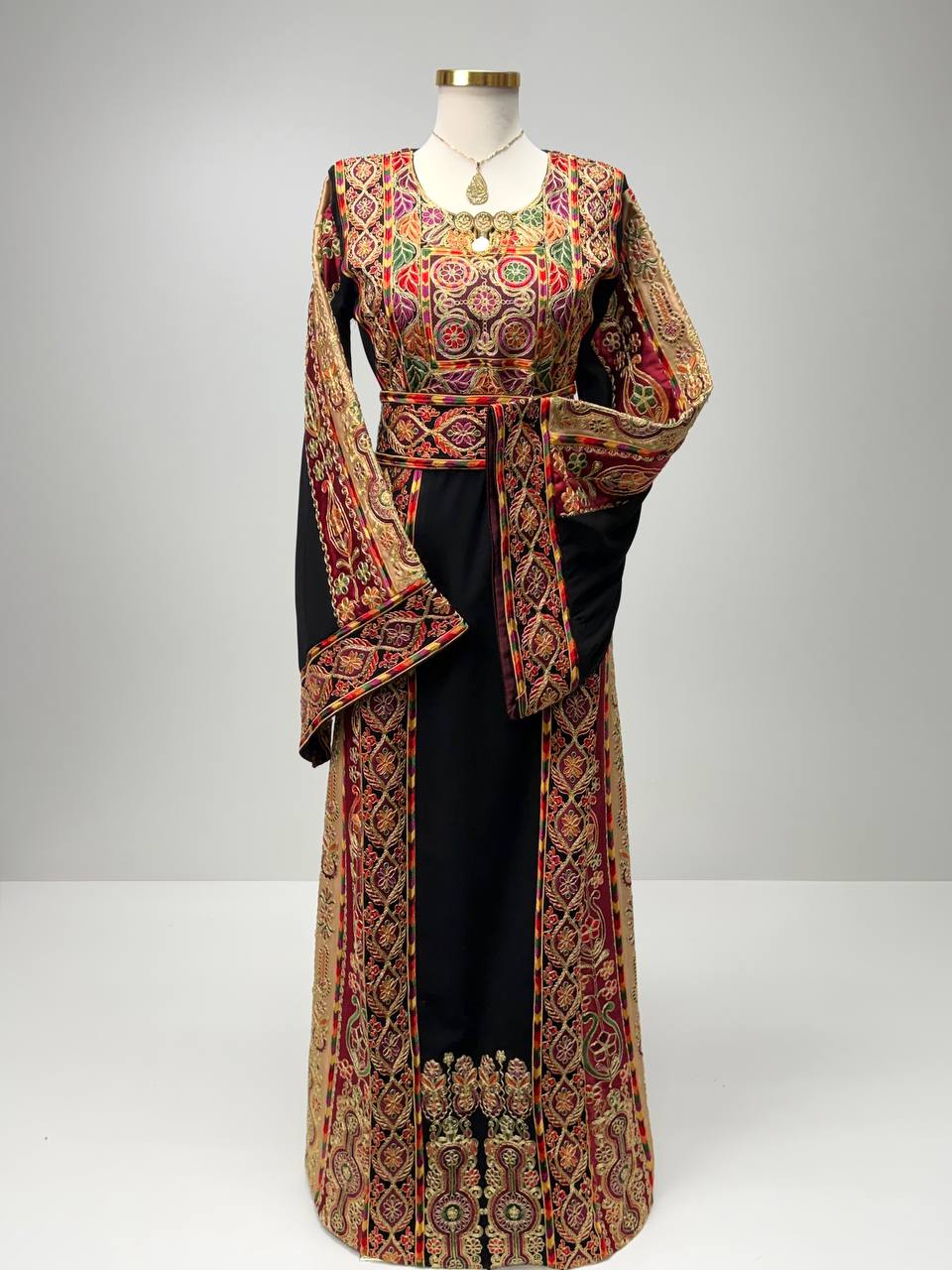 Karmel Queen Embroidered Thobe