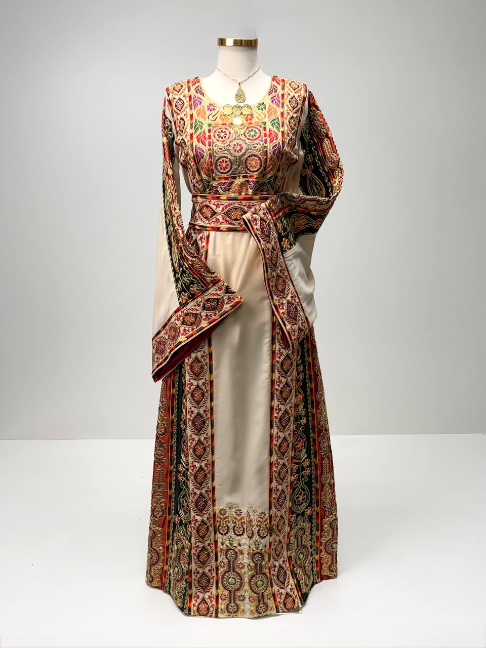 Karmel Queen Embroidered Thobe