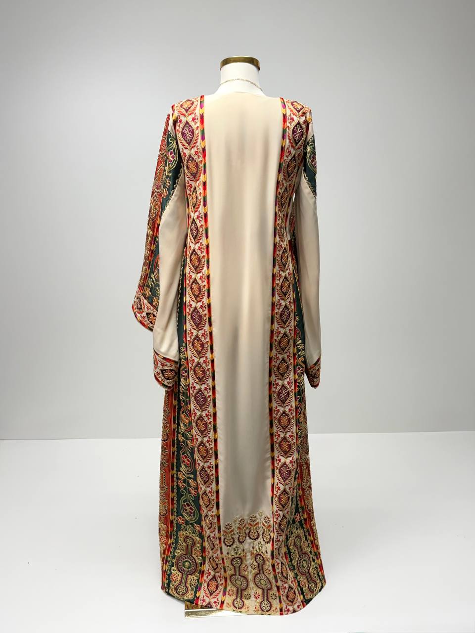 Karmel Queen Embroidered Thobe