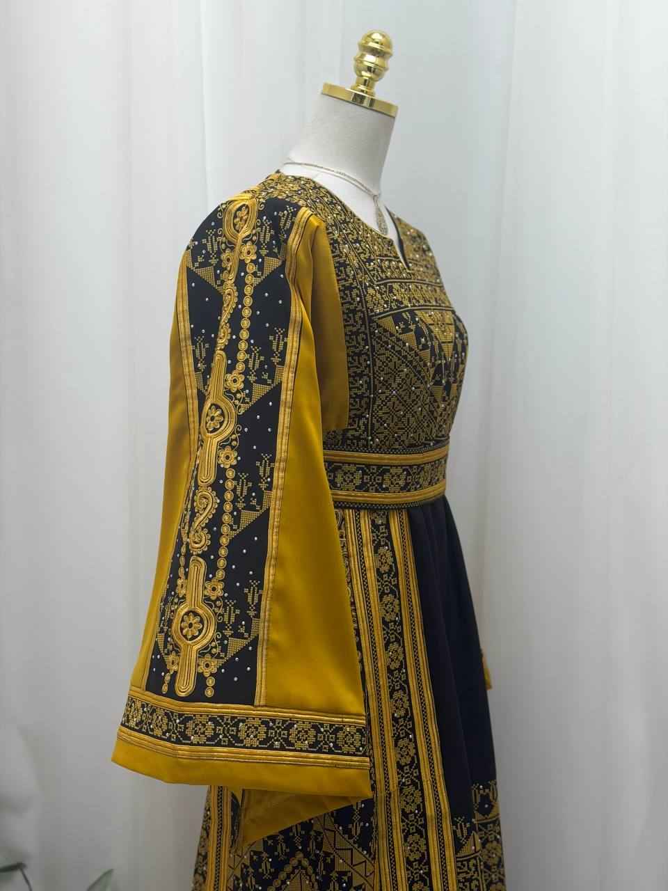 Noor Al Ard Satin Thobe