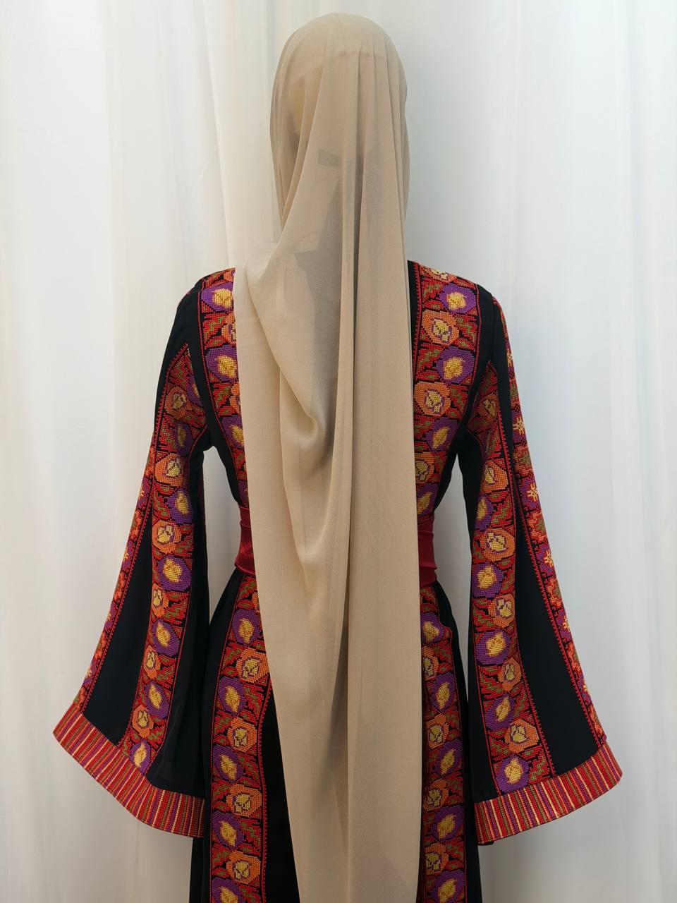 Lina Embroidered Thoub