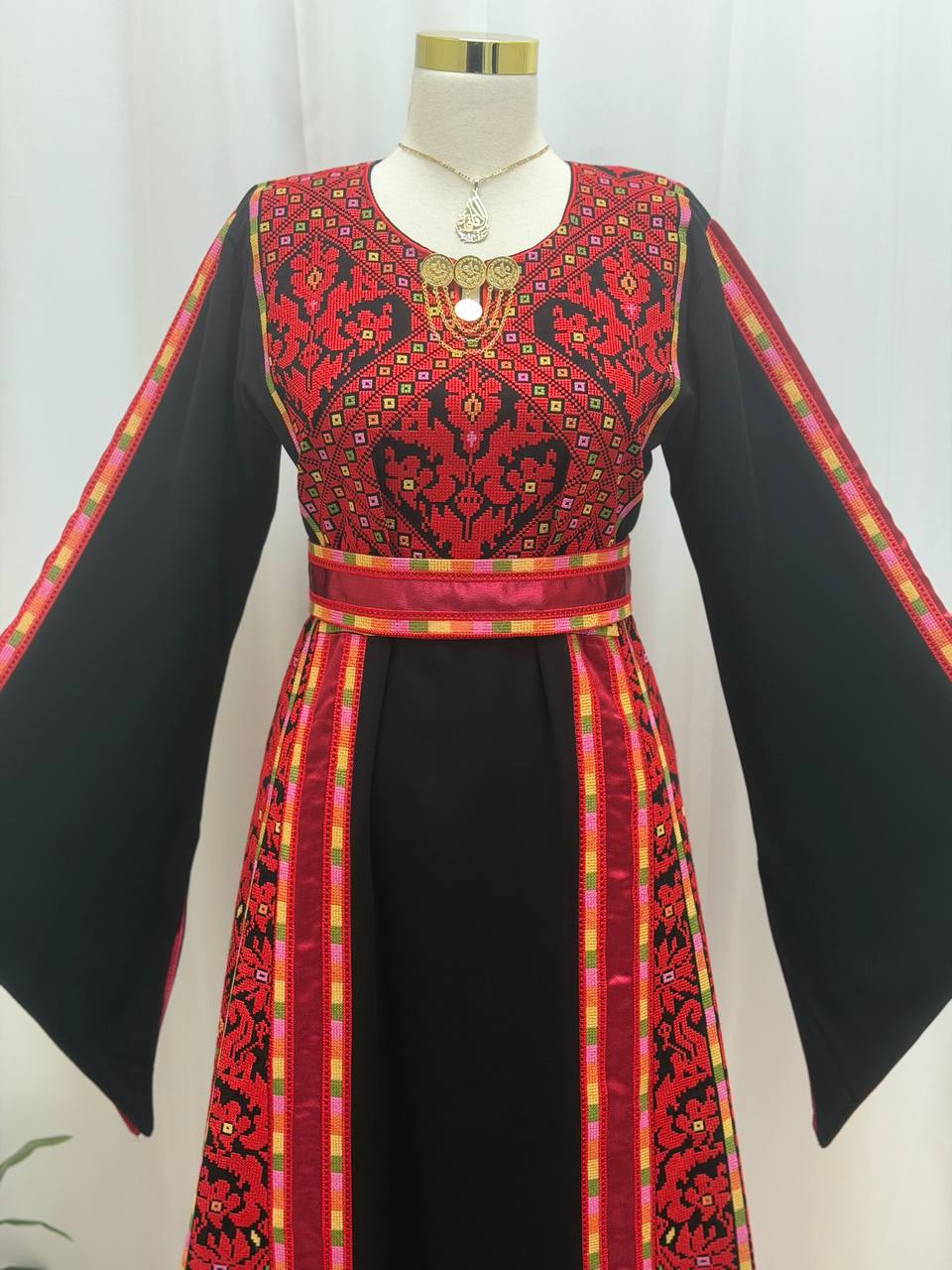 Farah Heritage Thoub