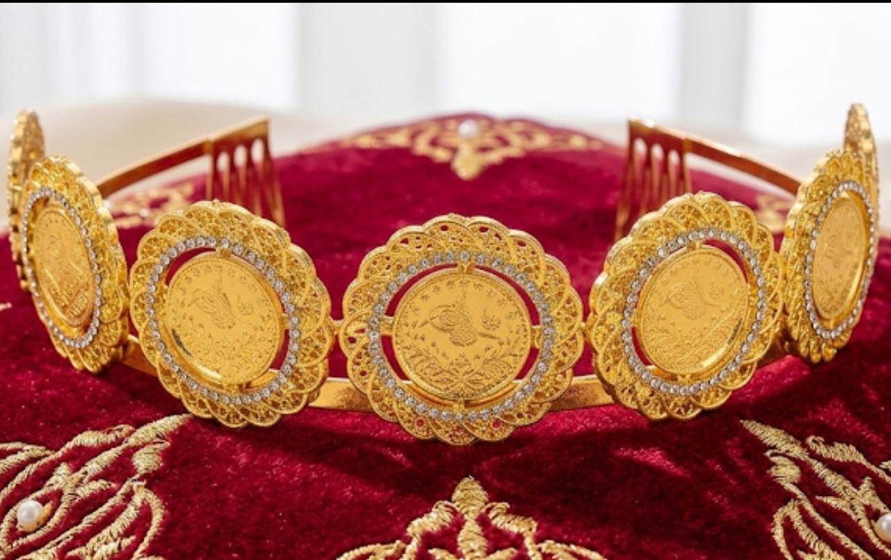 Sultana Royale Coin Crown