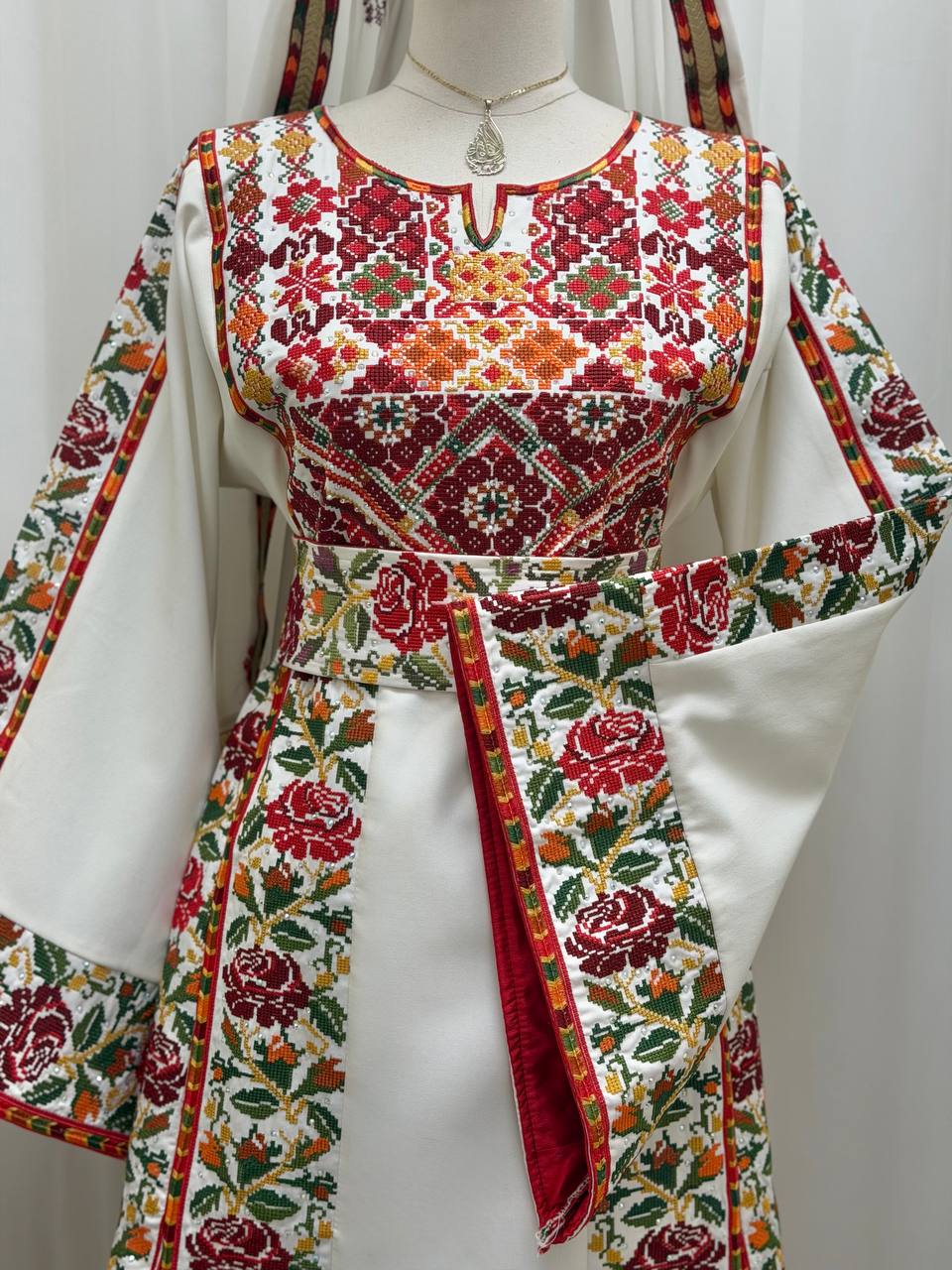 Jouri Roses Heritage Thobe