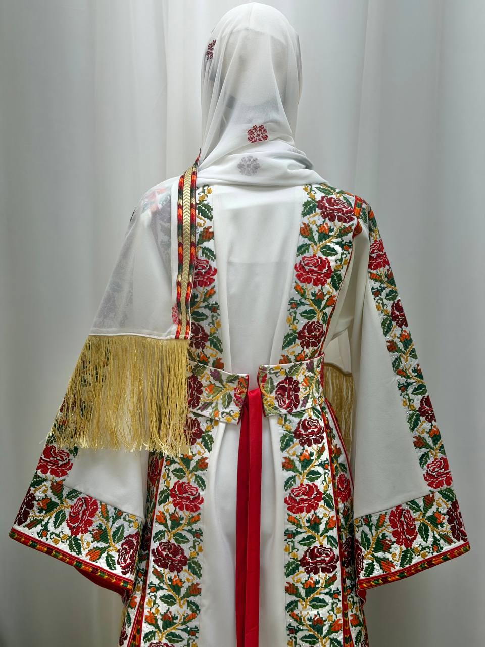 Jouri Roses Heritage Thobe