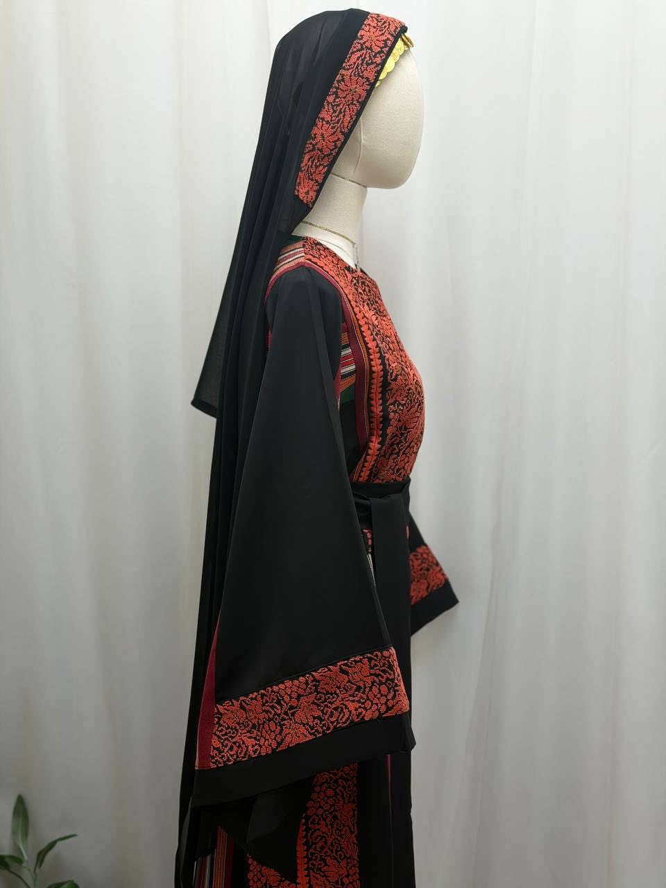 Thobe Qutouf Al-Karmel Hand Stitched