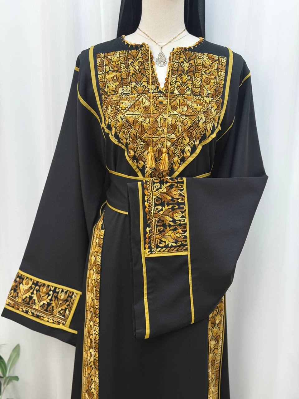 Thobe Al-Kanz Al-Dhahabi (The Golden Treasure Thobe)