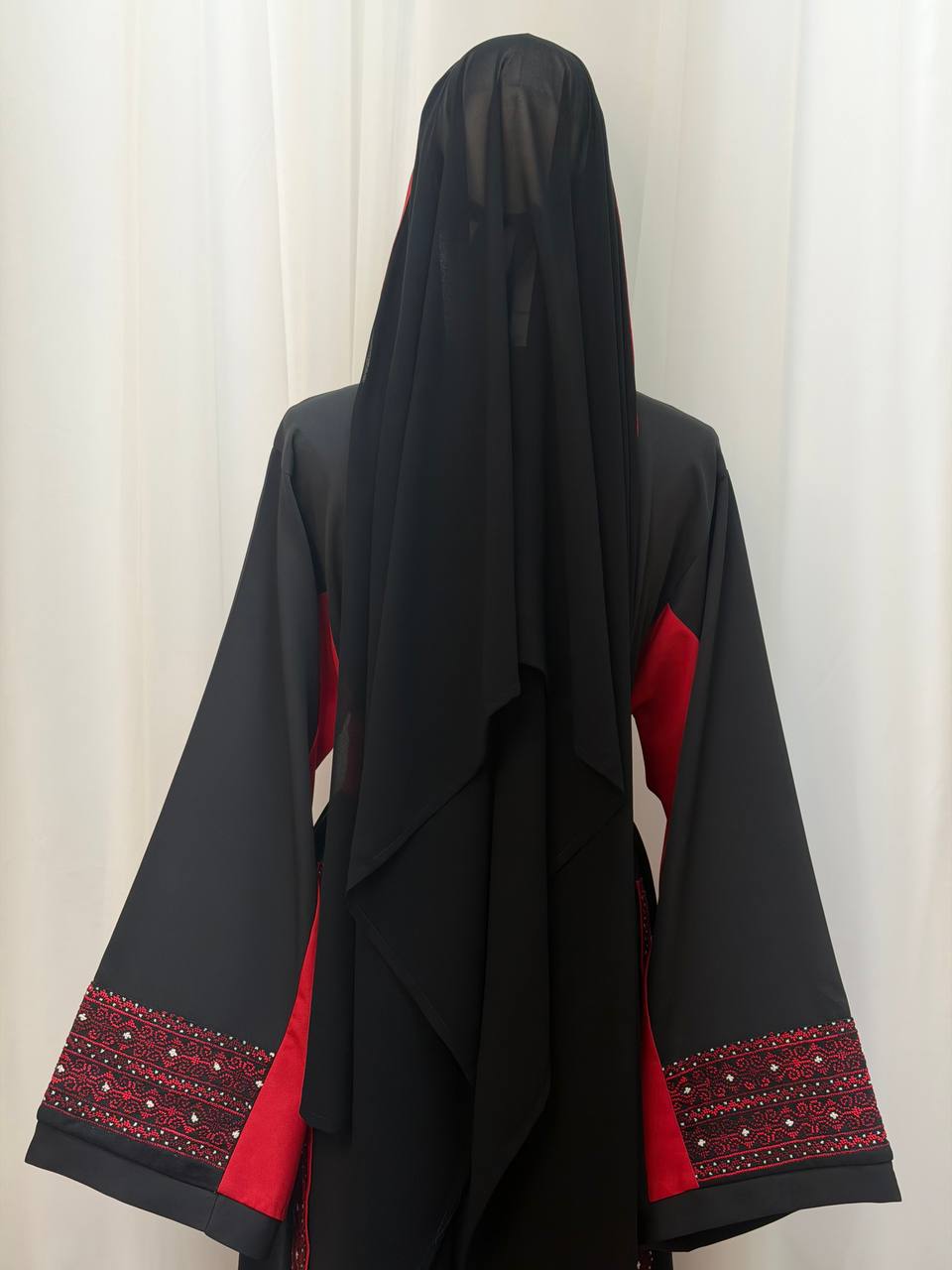 Thobe Laylat Al-Karmel