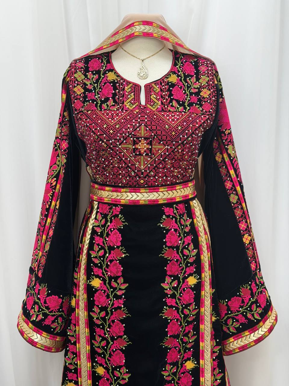 Velvet Zahra Thobe