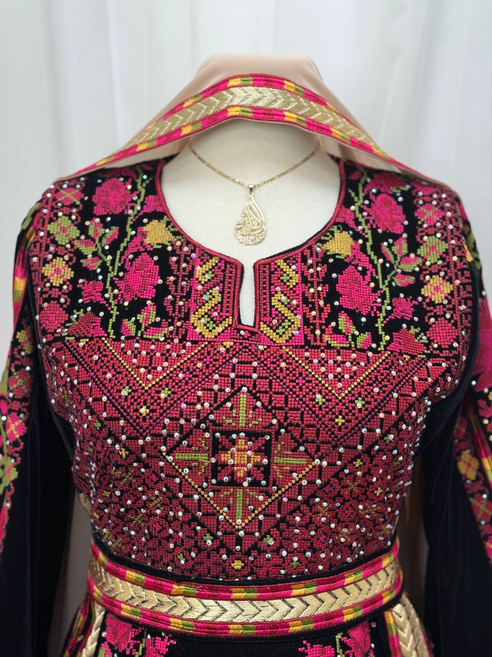 Velvet Zahra Thobe