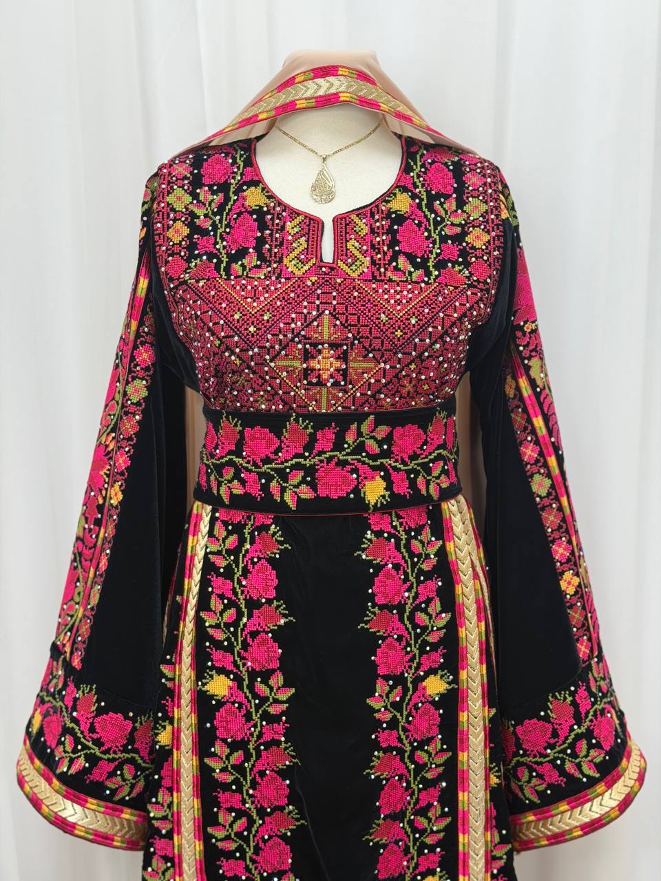 Velvet Zahra Thobe