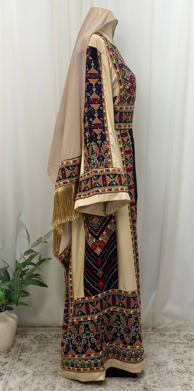 Um Issa Embroidered Thobe