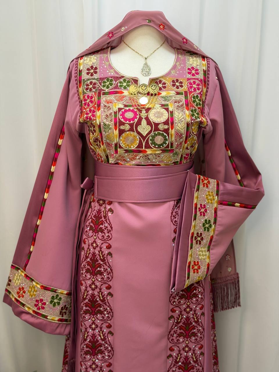 Randa Embroidered Thobe