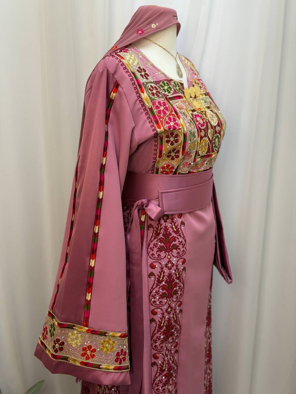 Randa Embroidered Thobe