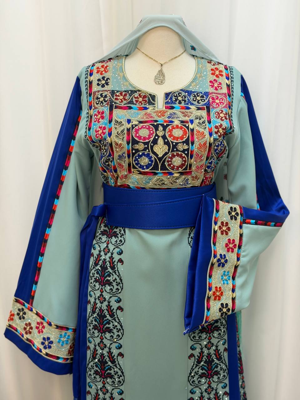Randa Embroidered Thobe