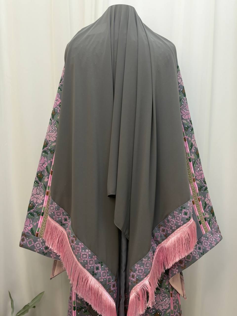 Faten Embroidered Thobe – Plus Size