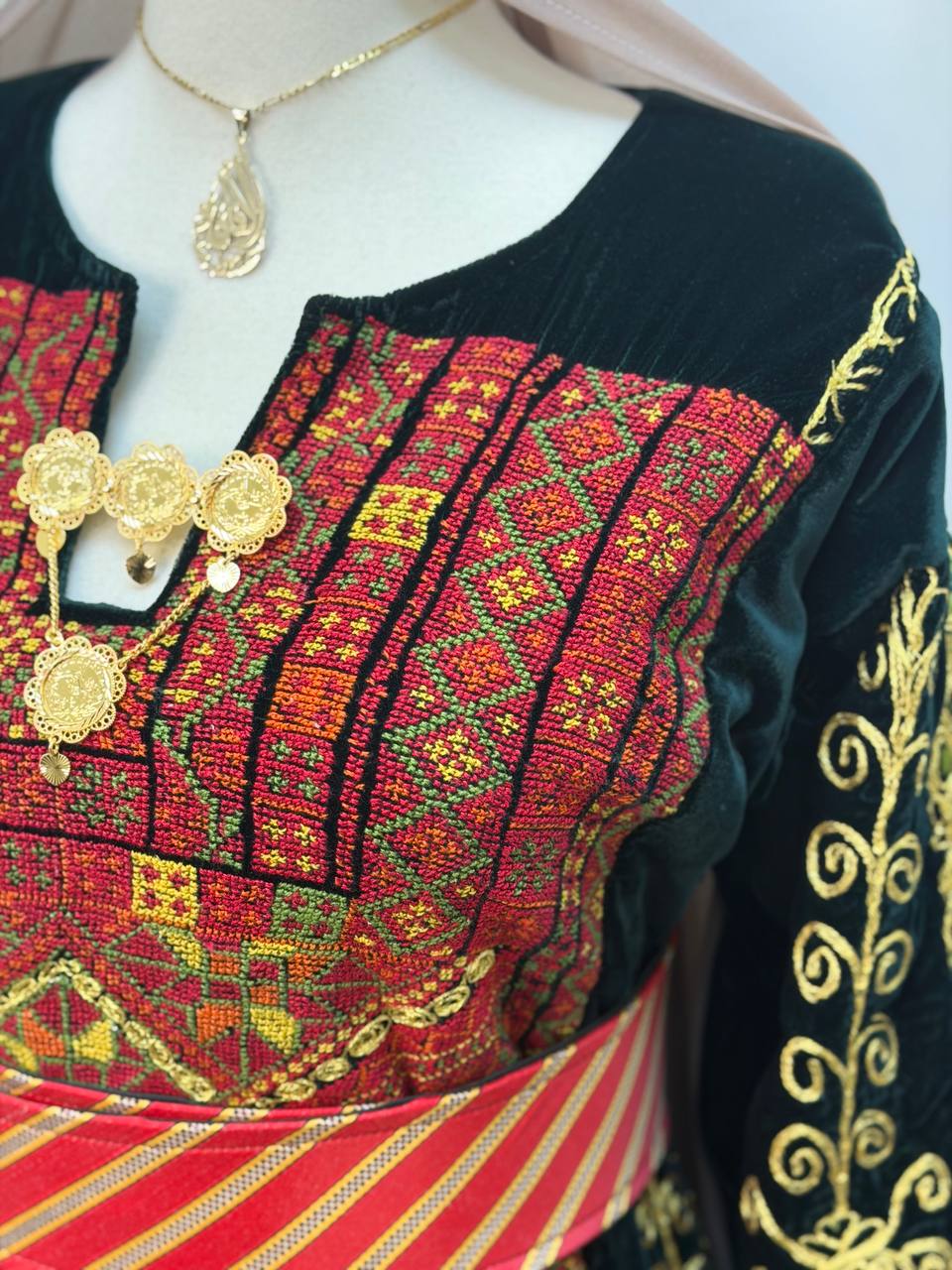 Areej Hand-Embroidered Velvet Thoub