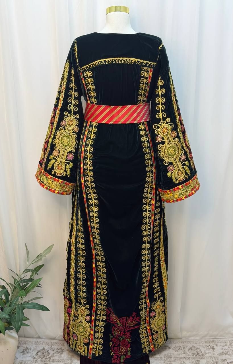 Areej Hand-Embroidered Velvet Thoub