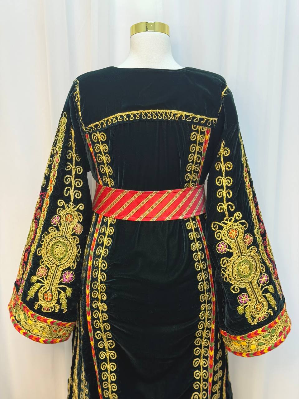 Areej Hand-Embroidered Velvet Thoub