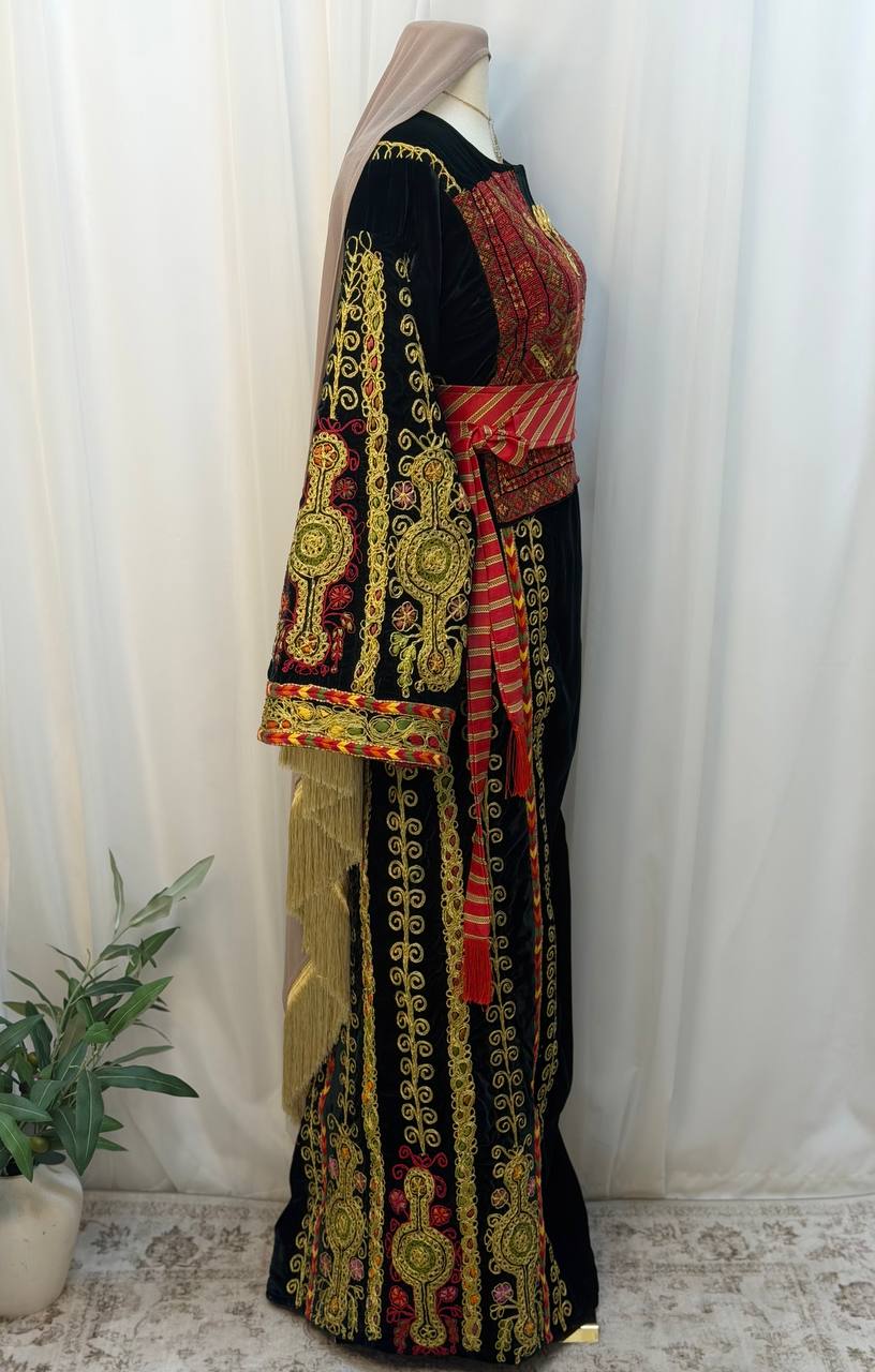 Areej Hand-Embroidered Velvet Thoub