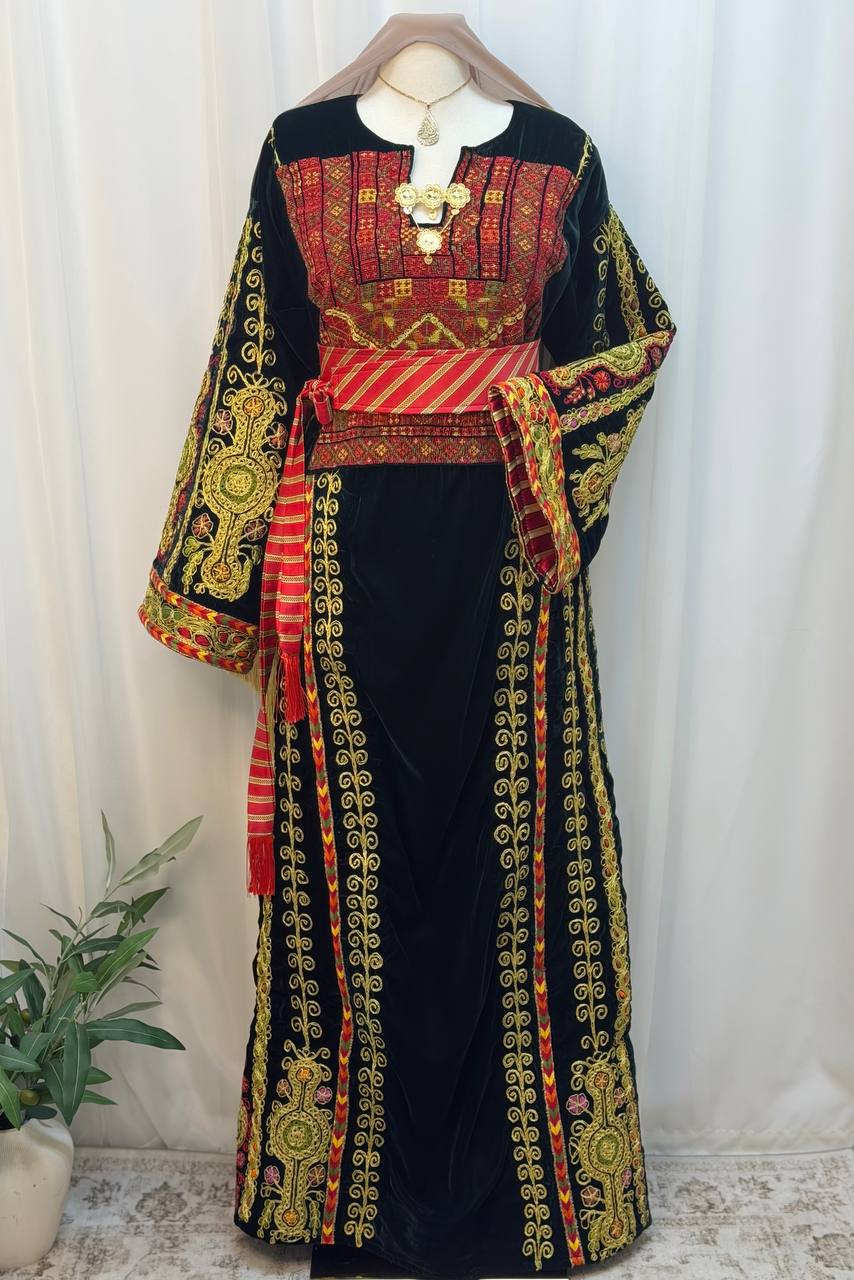 Areej Hand-Embroidered Velvet Thoub