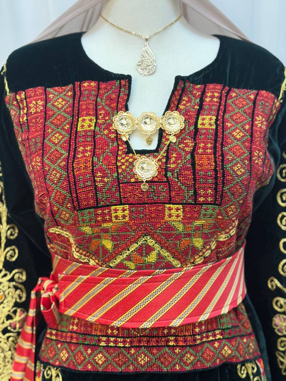 Areej Hand-Embroidered Velvet Thoub