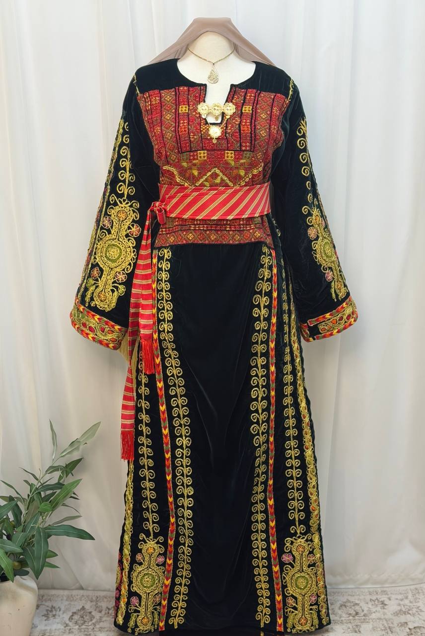 Areej Hand-Embroidered Velvet Thoub