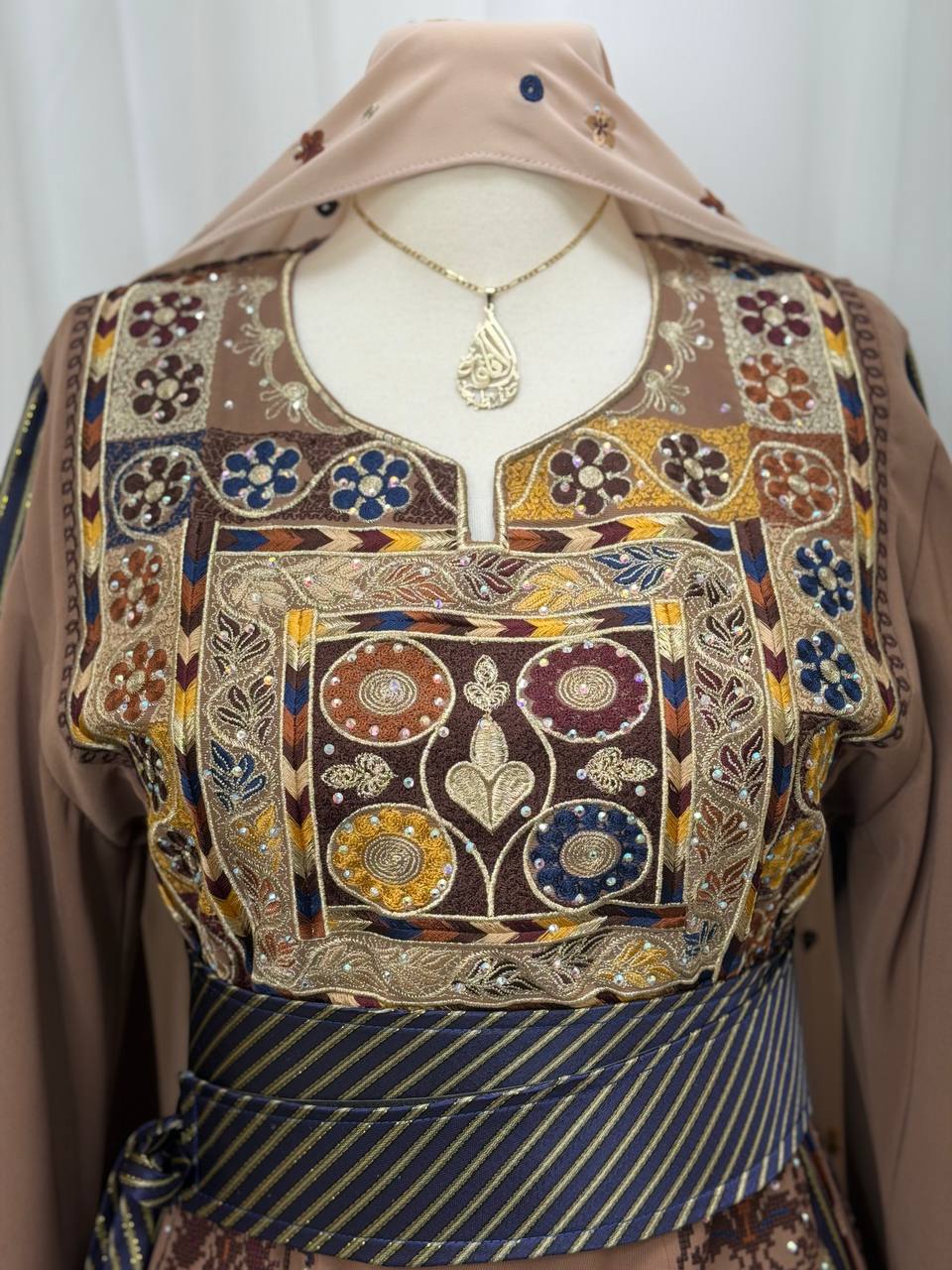 Shireen Embroidered Thoub